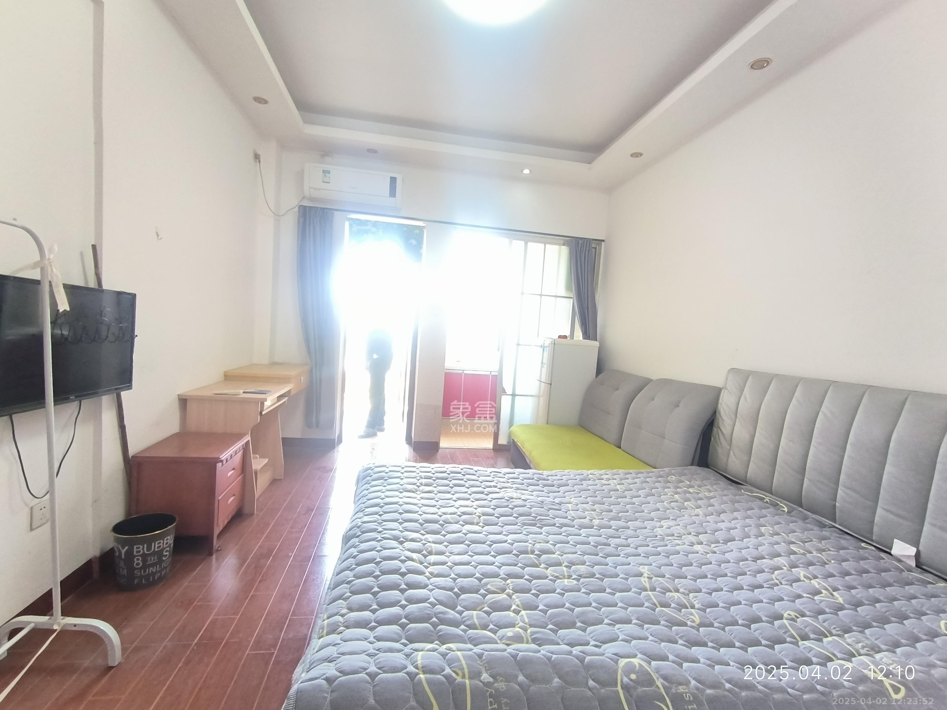 水岸世景  1室1厅1卫   1050.00元/月室内图