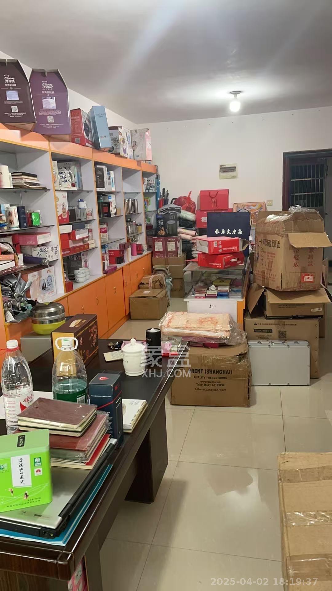 左岸右岸 1室1厅1卫 1600.0元/月 左岸右岸 1室1厅1卫 1600.0元/月室内图