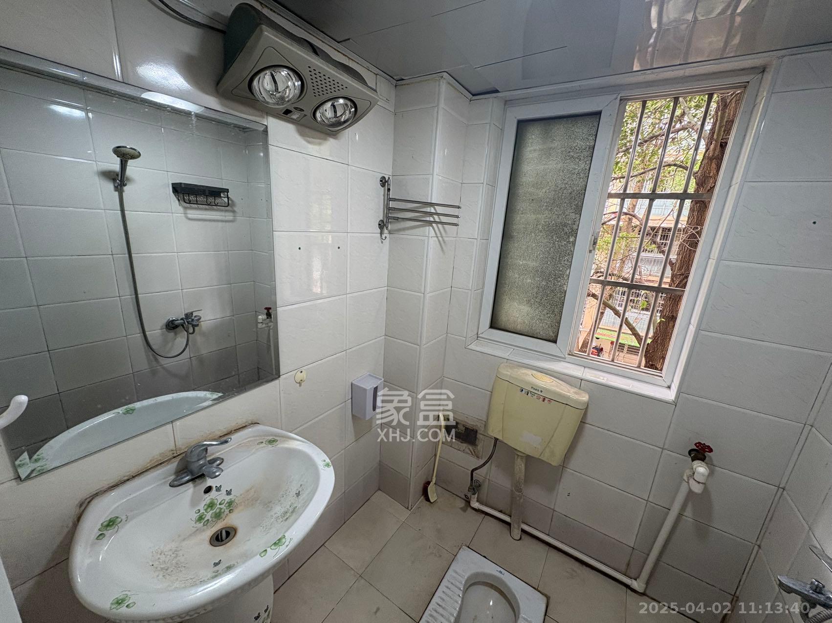 鄱阳小区 3室2厅2卫 1500.0元/月 鄱阳小区 3室2厅2卫 1500.0元/月室内图