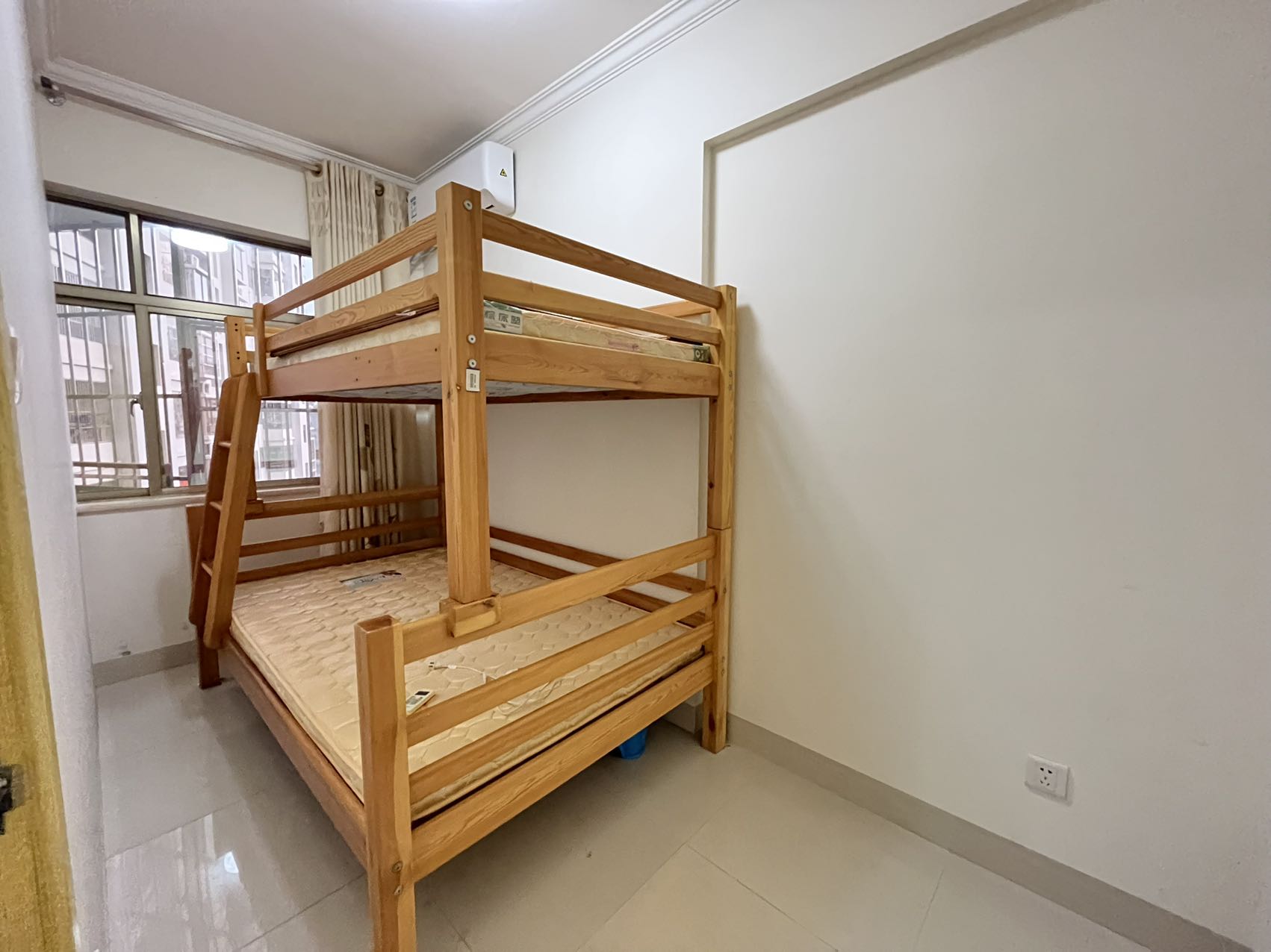 橡树园小区  2室1厅1卫    110.0万 橡树园小区  2室1厅1卫    110.0万室内图