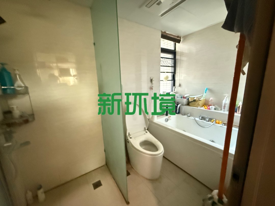 欣花苑  4室2厅2卫   75.00万客厅