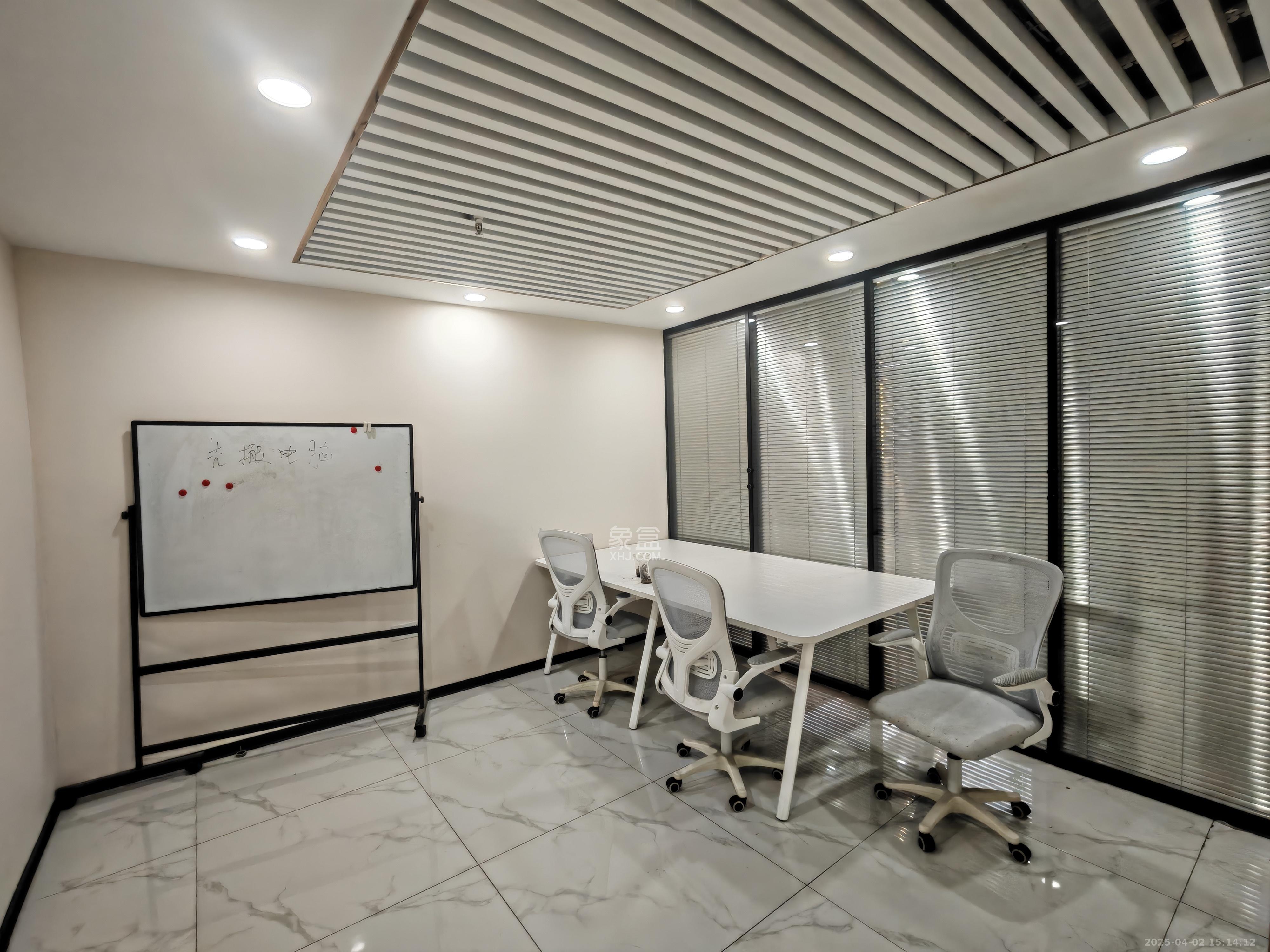 蓝湾国际广场 1室1厅1卫 15800.0元/月 蓝湾国际广场 1室1厅1卫 15800.0元/月室内图