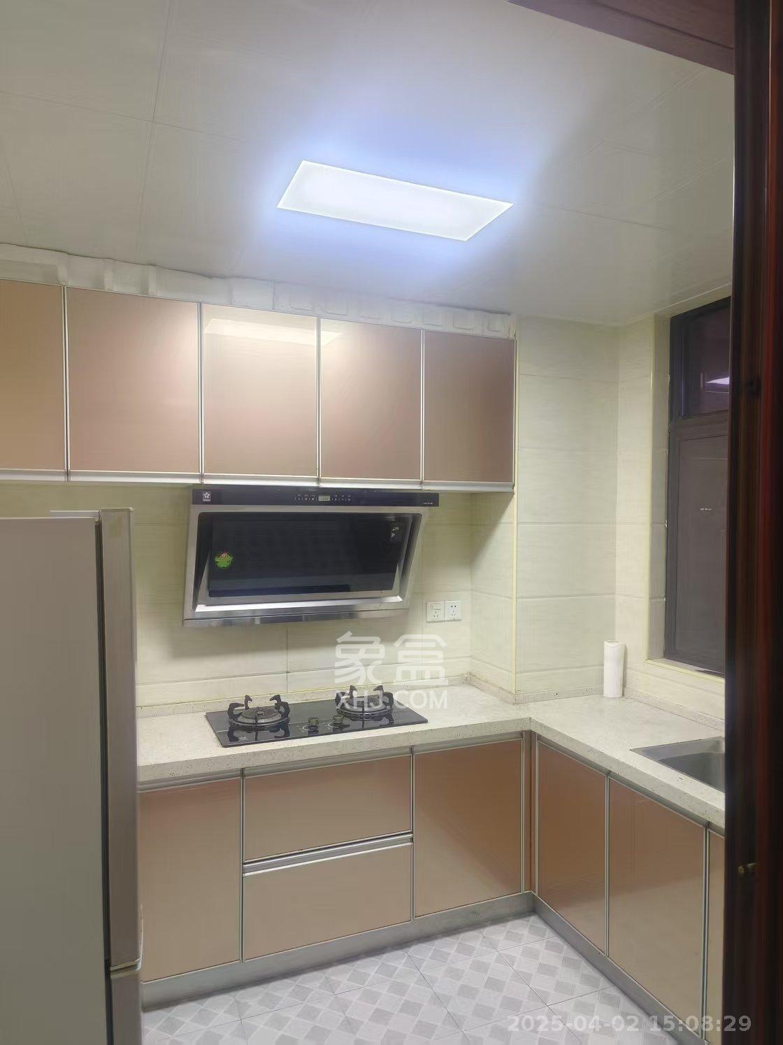 德润小区(丰升德润小区) 3室2厅2卫 2400.0元/月 德润小区(丰升德润小区) 3室2厅2卫 2400.0元/月室内图