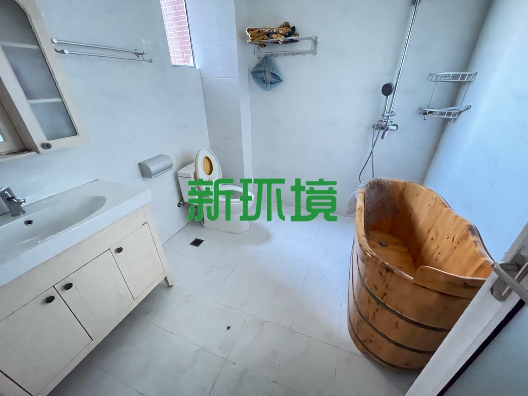 东方明珠  3室2厅2卫   66.80万客厅