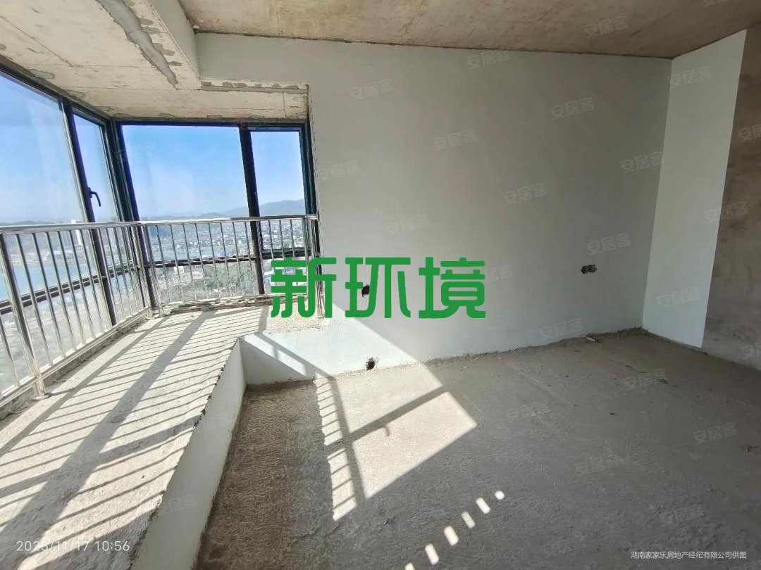 山水印象澜庭  3室2厅2卫   95.80万客厅