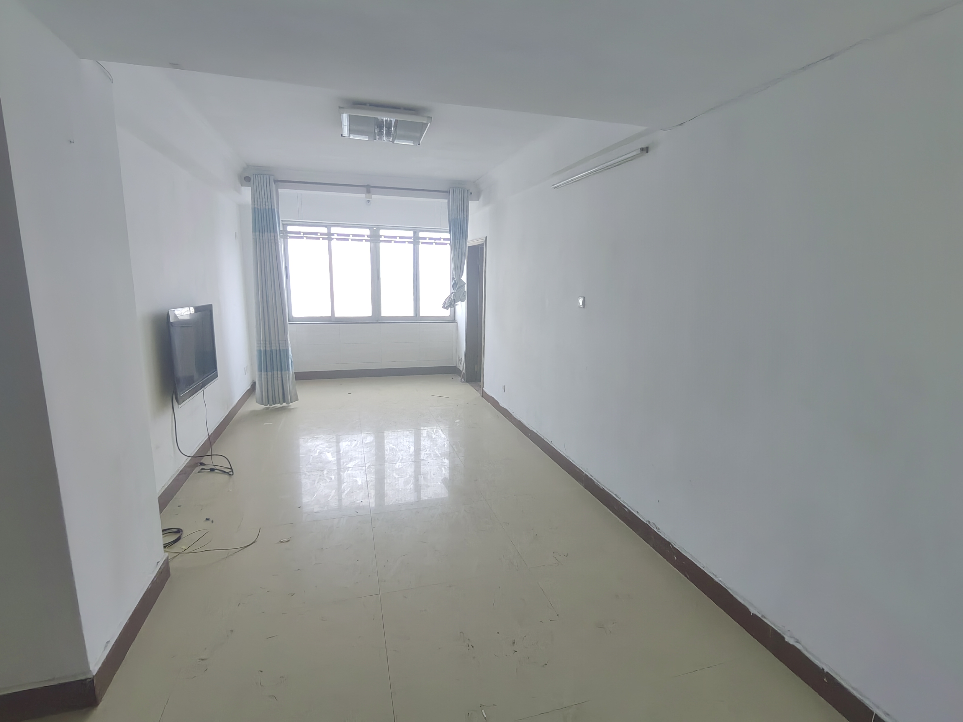 港苑小区  3室2厅1卫   1500.00元/月室内图1