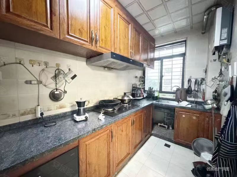 金碧大地豪庭 3室2厅2卫 228.0万 金碧大地豪庭 3室2厅2卫 228.0万客厅