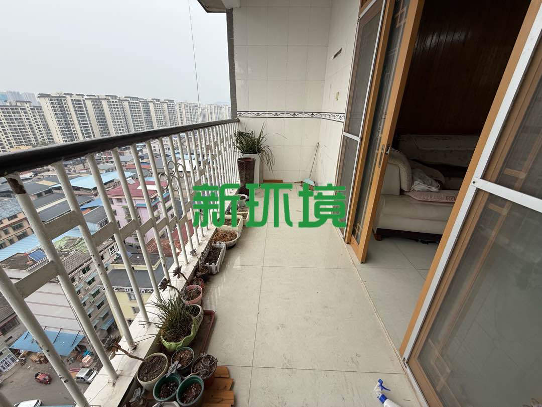 万和天琴  3室2厅2卫   61.80万客厅