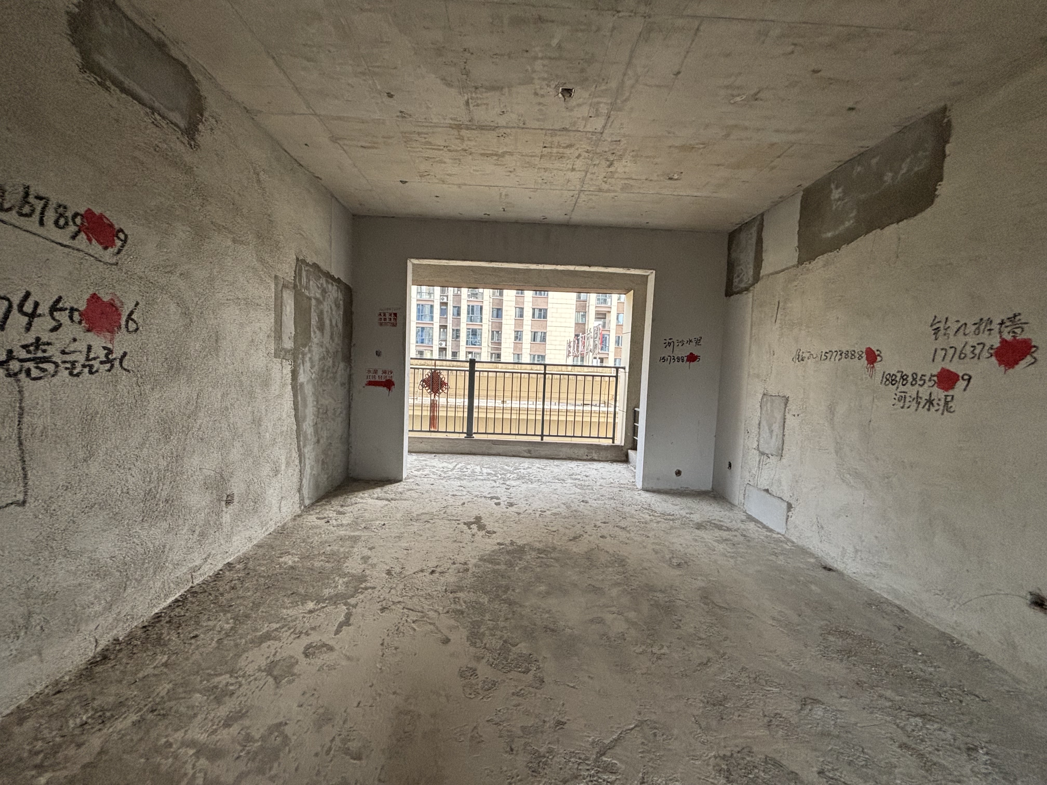 大汉龙城  4室2厅2卫    76.0万 大汉龙城  4室2厅2卫    76.0万客厅