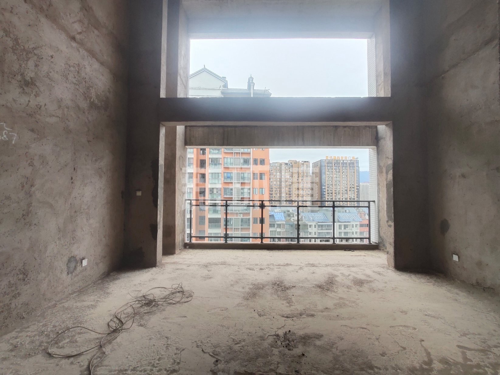 月亮湾三期 3室2厅2卫 77.0万 月亮湾三期 3室2厅2卫 77.0万客厅