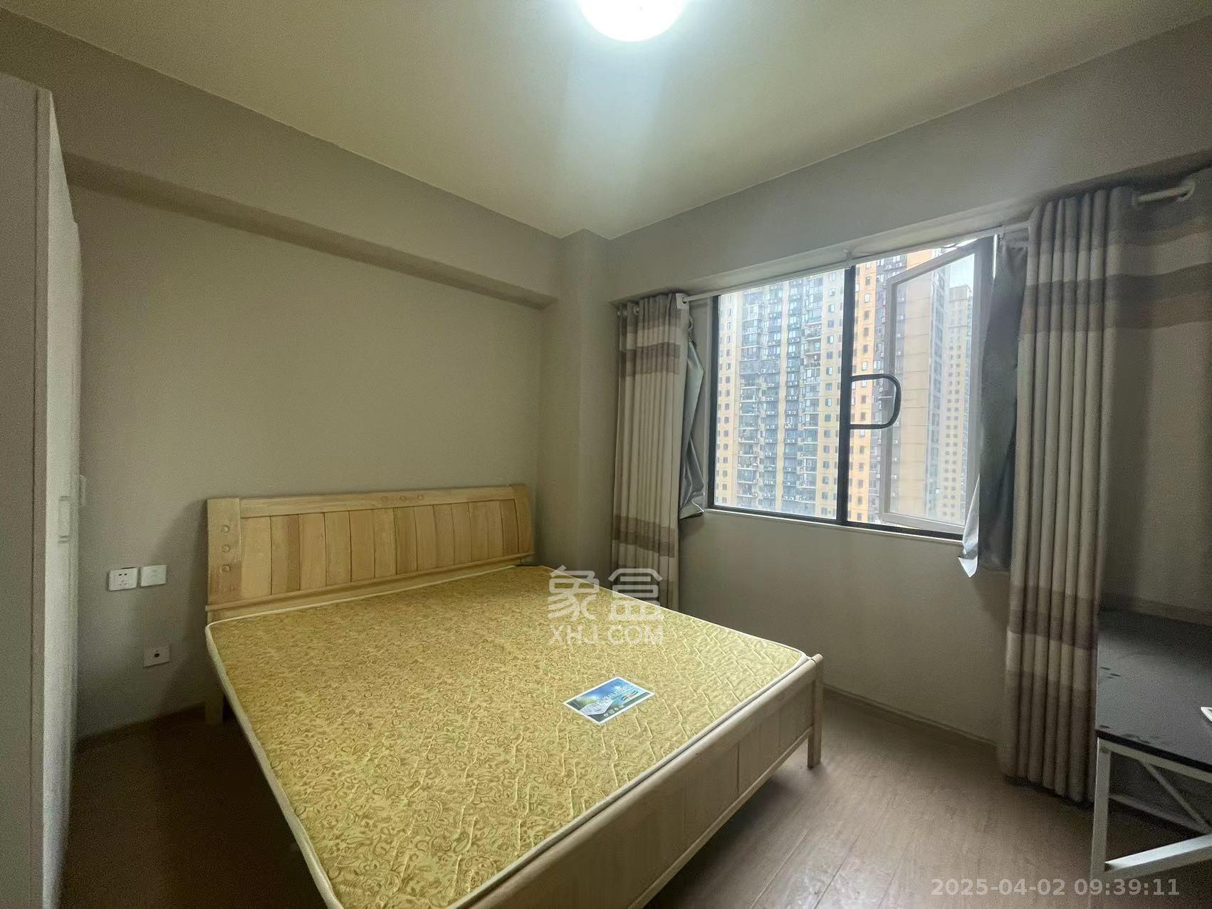 麓谷小镇  3室2厅1卫   2300.00元/月室内图