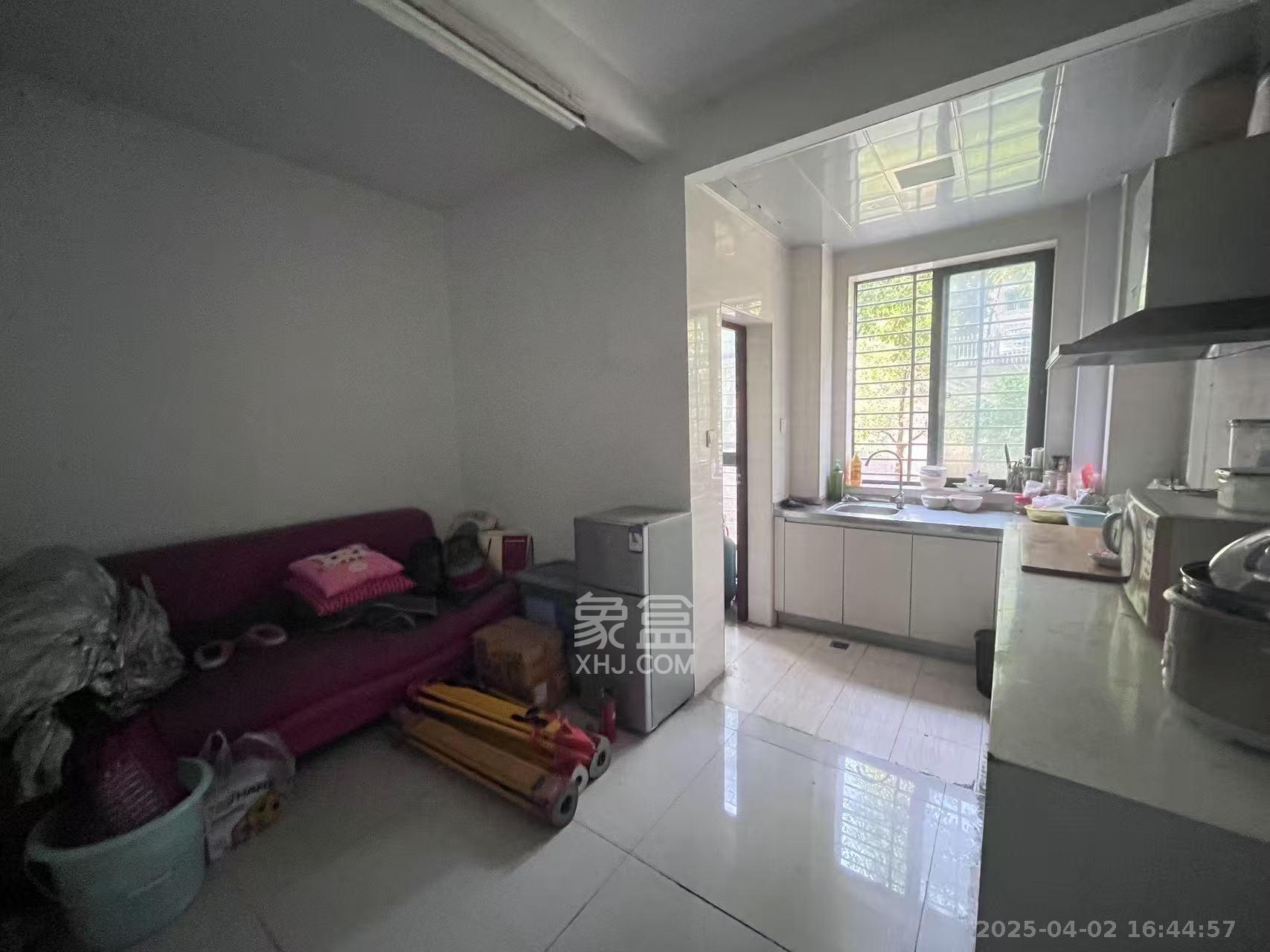 长大彩虹都  4室2厅2卫    4300.0元/月 长大彩虹都  4室2厅2卫    4300.0元/月