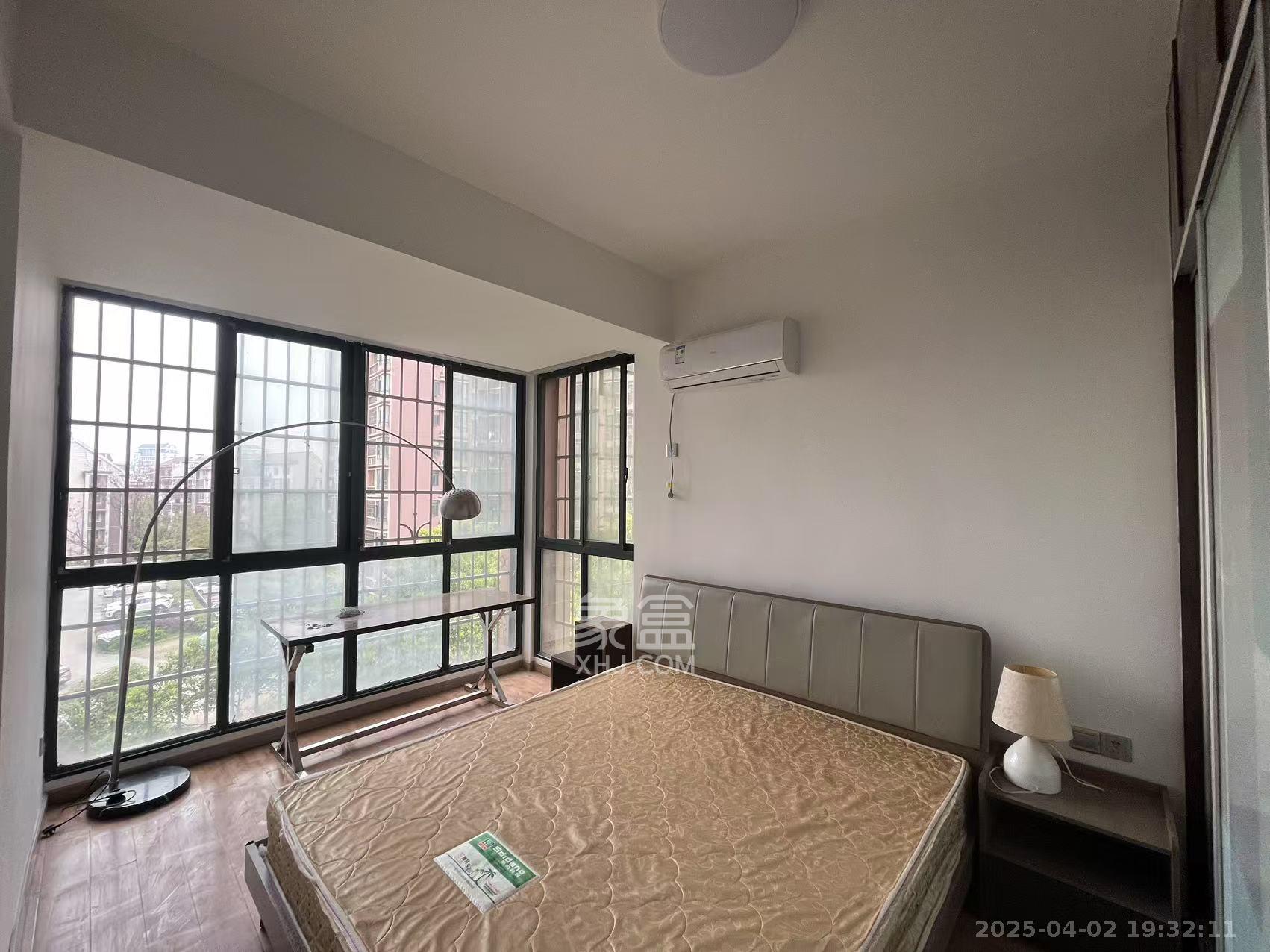 枫华府第  3室2厅2卫    2300.0元/月 枫华府第  3室2厅2卫    2300.0元/月室内图1