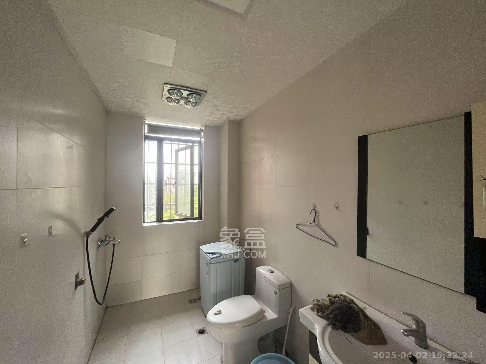 枫华府第  3室2厅2卫    2300.0元/月 枫华府第  3室2厅2卫    2300.0元/月室内图