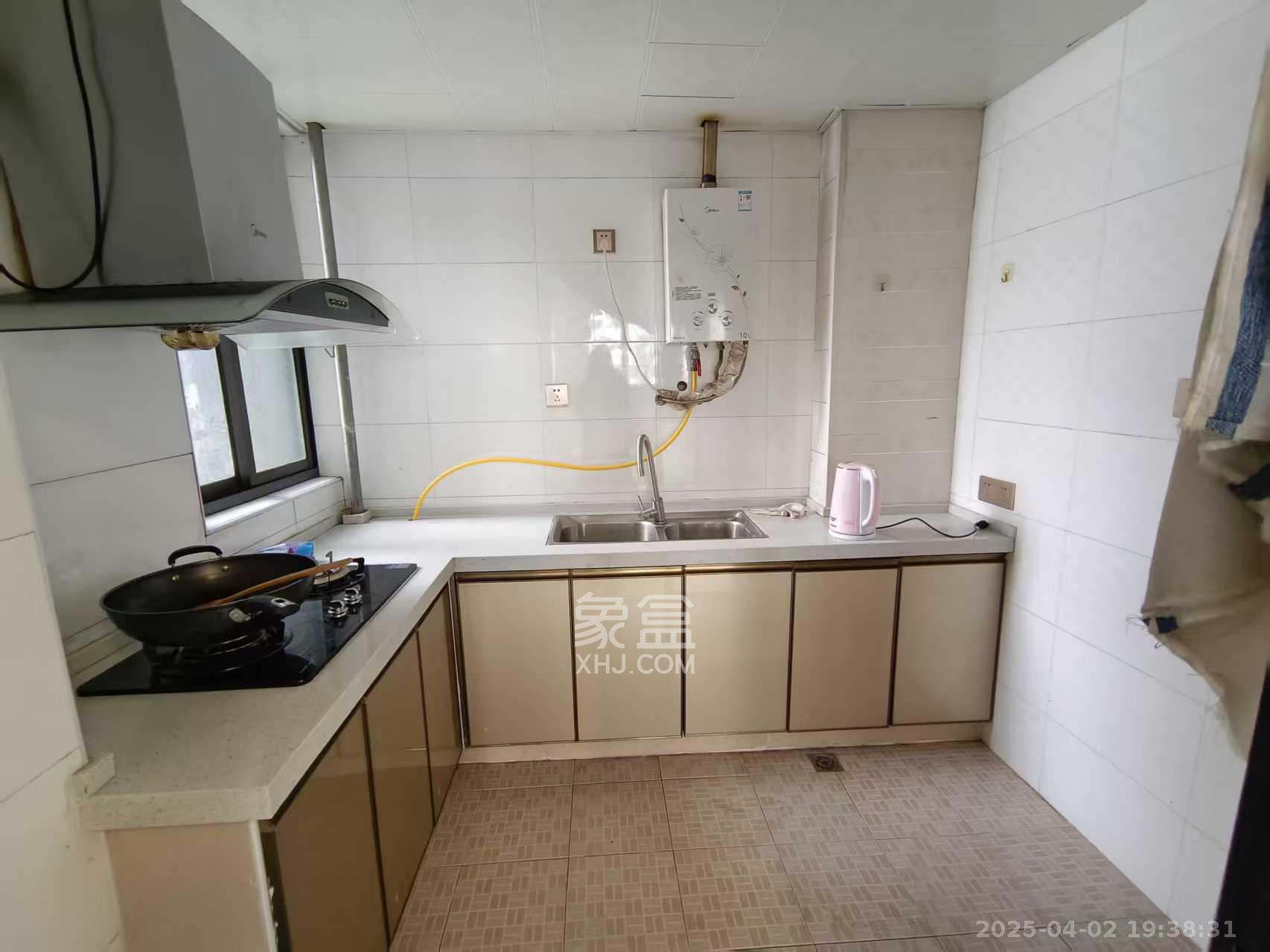 阳光100一期、四五期  4室2厅1卫    2900.0元/月 阳光100一期、四五期  4室2厅1卫    2900.0元/月室内图