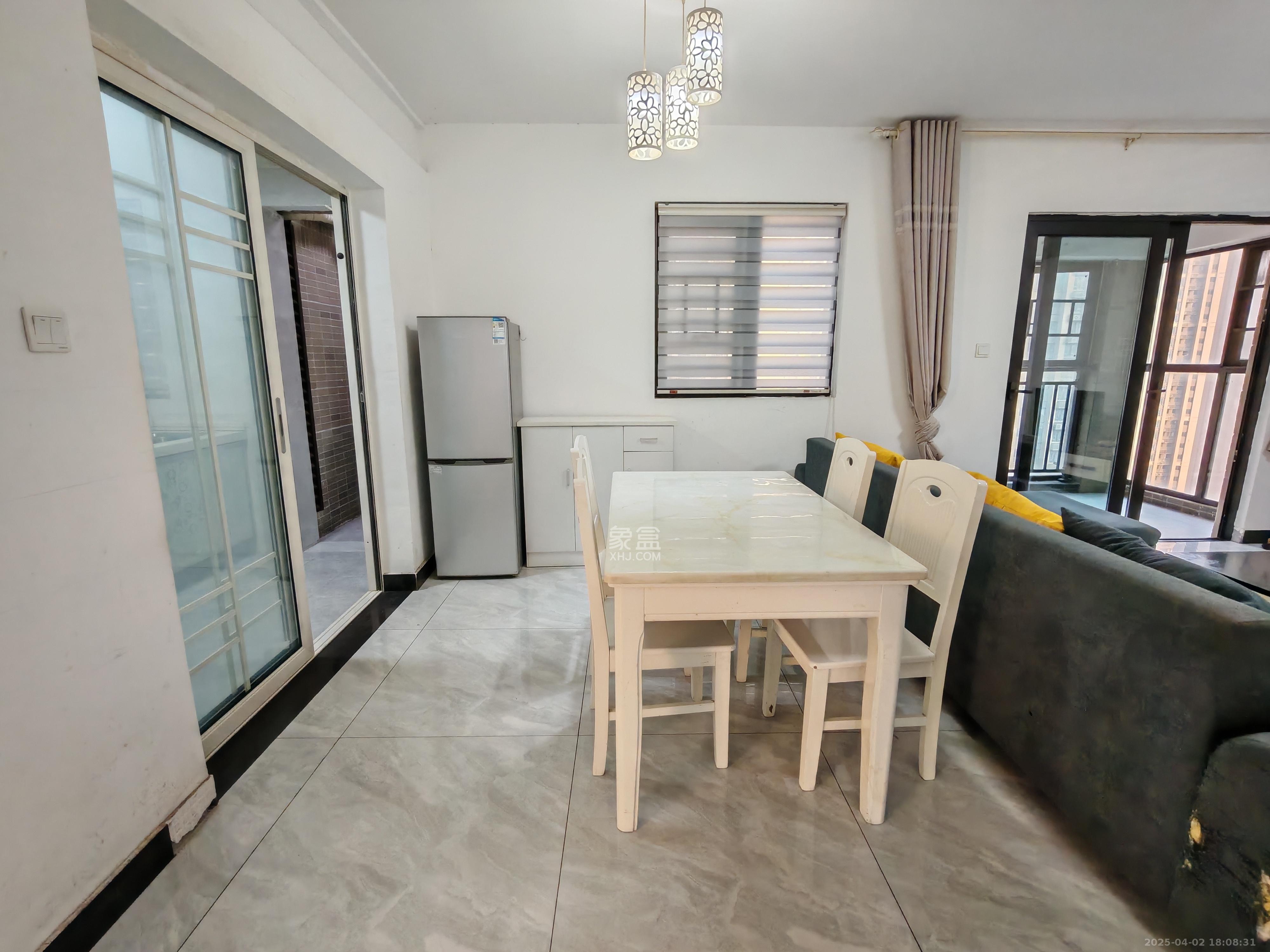 时代倾城三期  3室2厅2卫    2200.0元/月 时代倾城三期  3室2厅2卫    2200.0元/月室内图