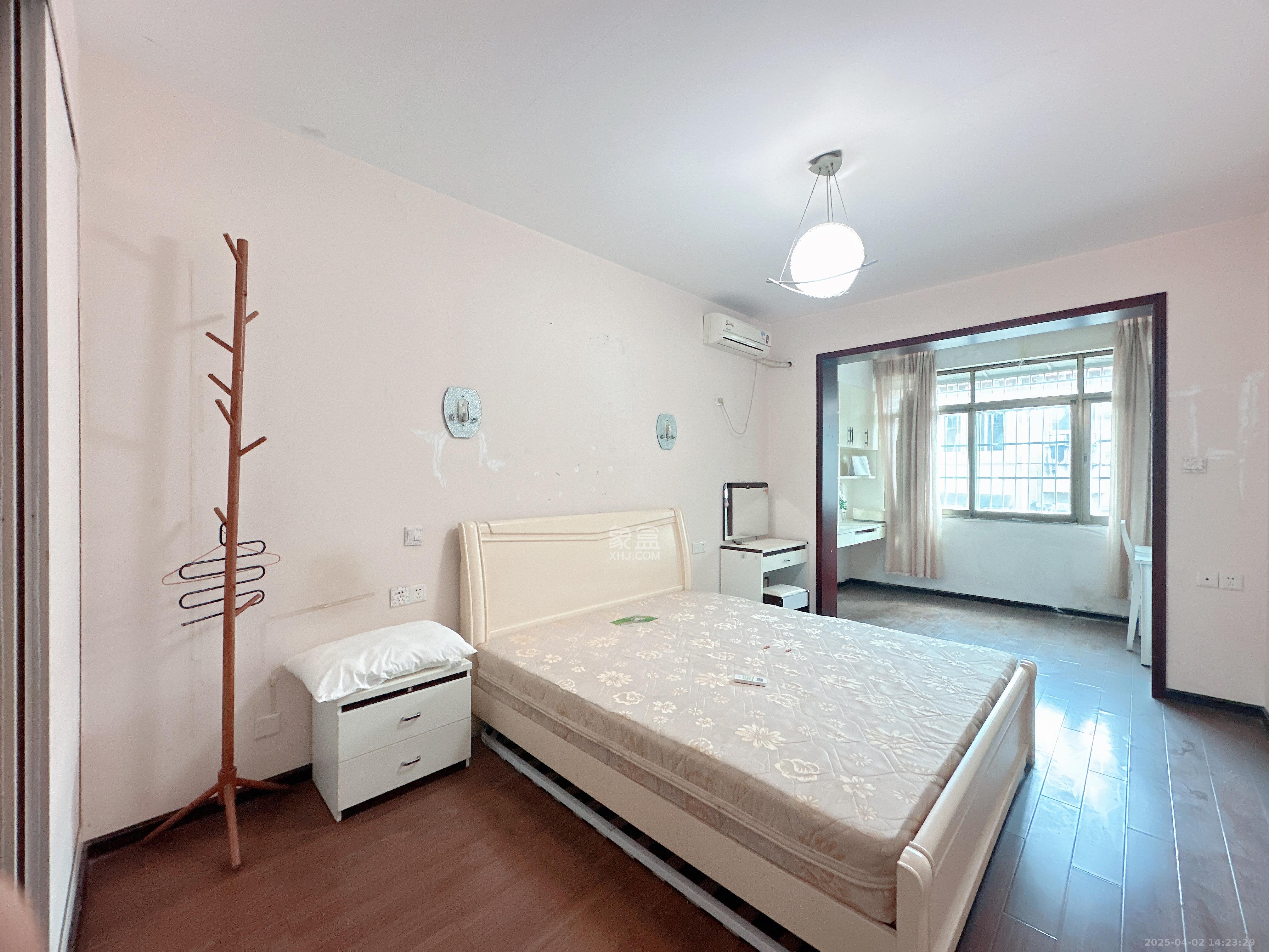 新湘路社区  3室2厅1卫   3500.00元/月室内图