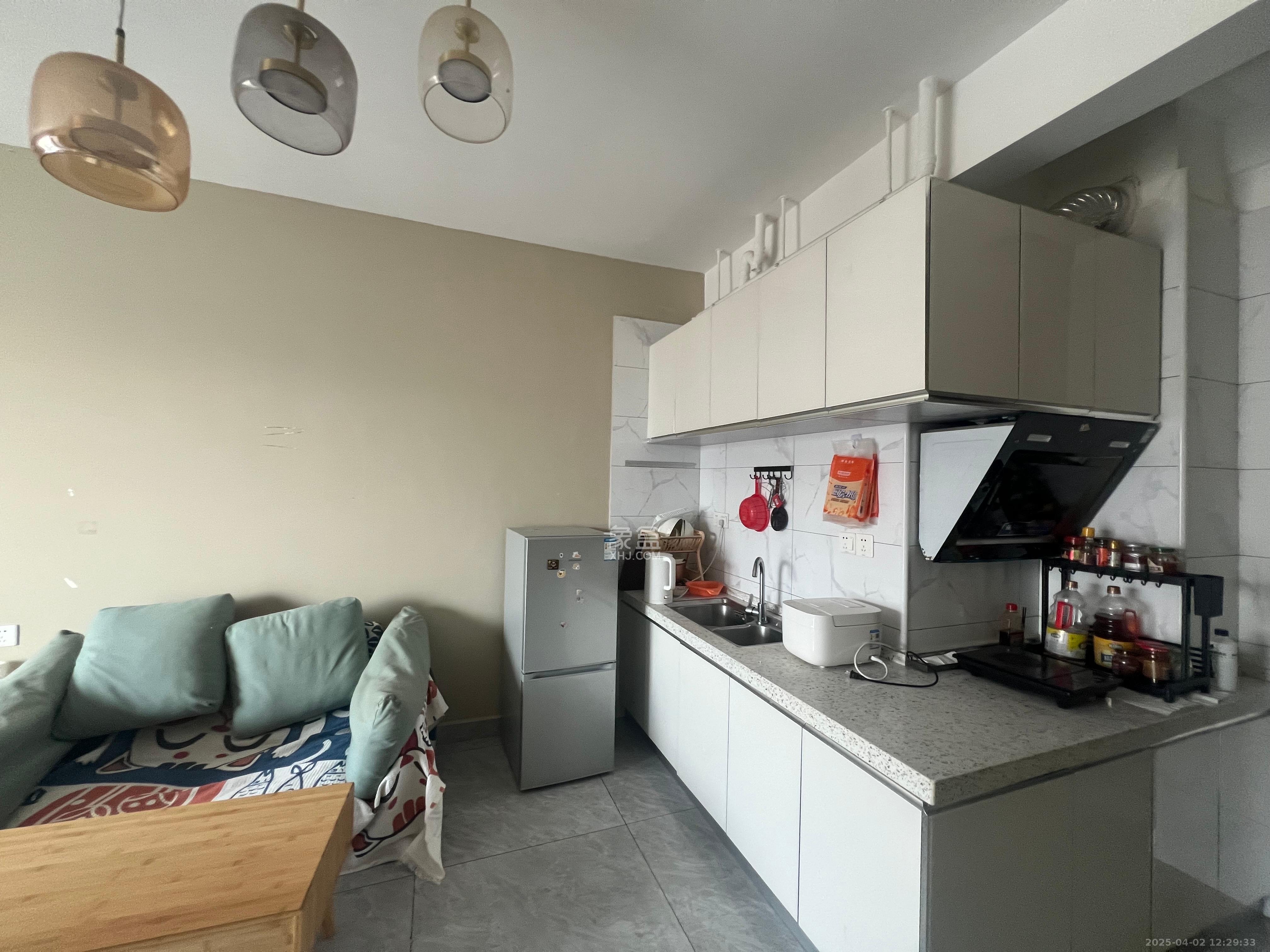 东上一品  1室1厅1卫    1800.0元/月 东上一品  1室1厅1卫    1800.0元/月室内图