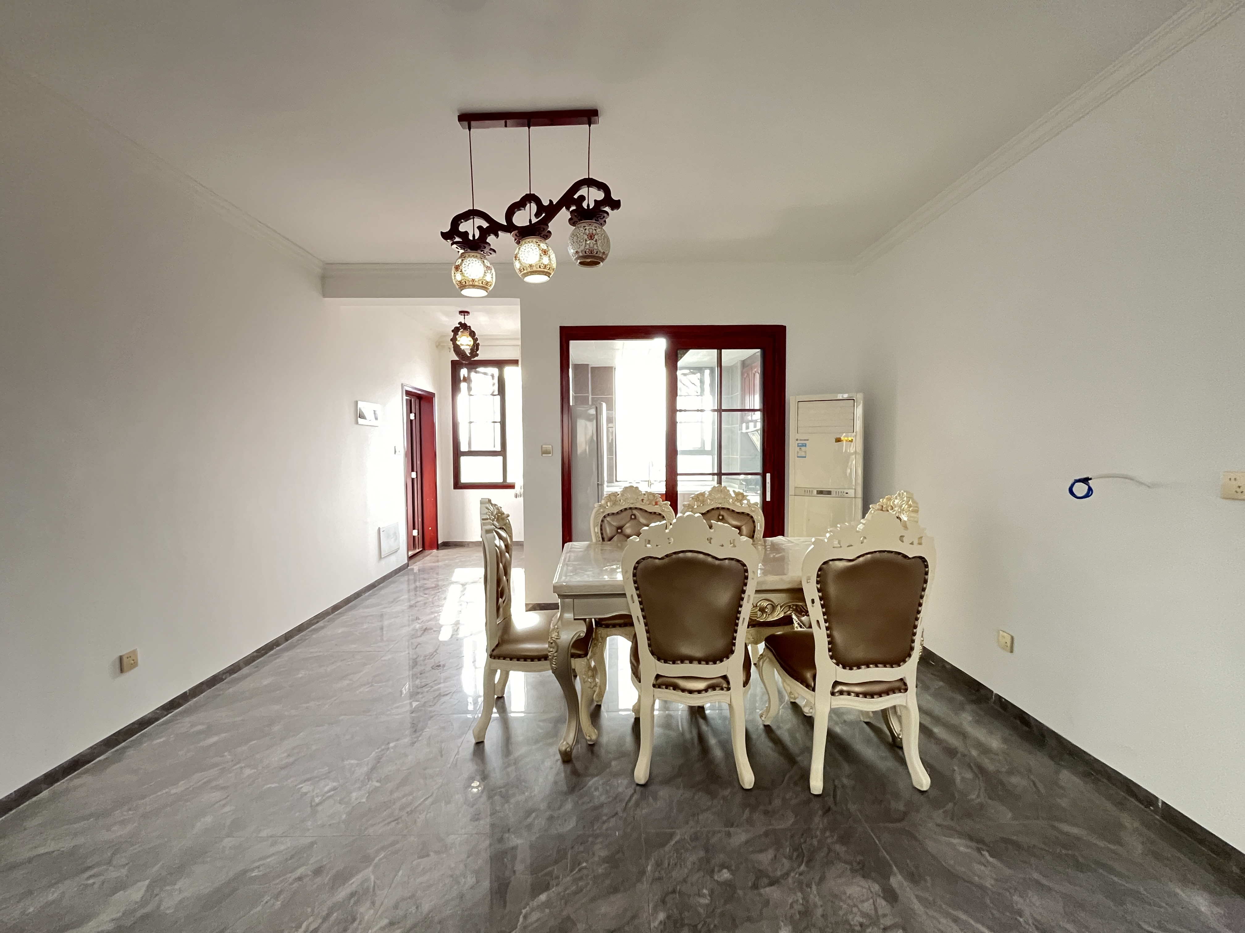 粮运大厦 3室2厅2卫 1500.0元/月 粮运大厦 3室2厅2卫 1500.0元/月室内图