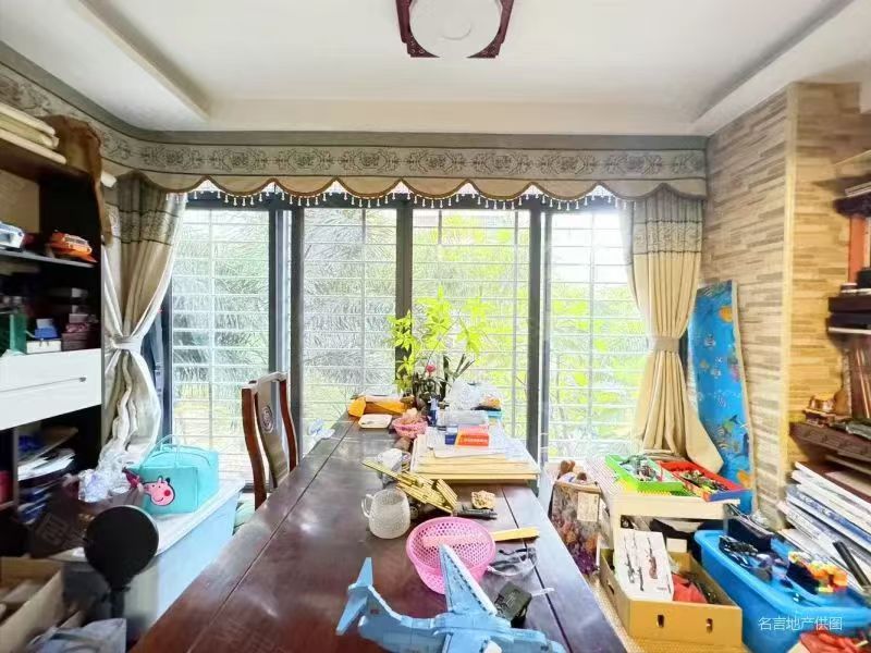 金碧大地豪庭 3室2厅2卫 228.0万 金碧大地豪庭 3室2厅2卫 228.0万客厅