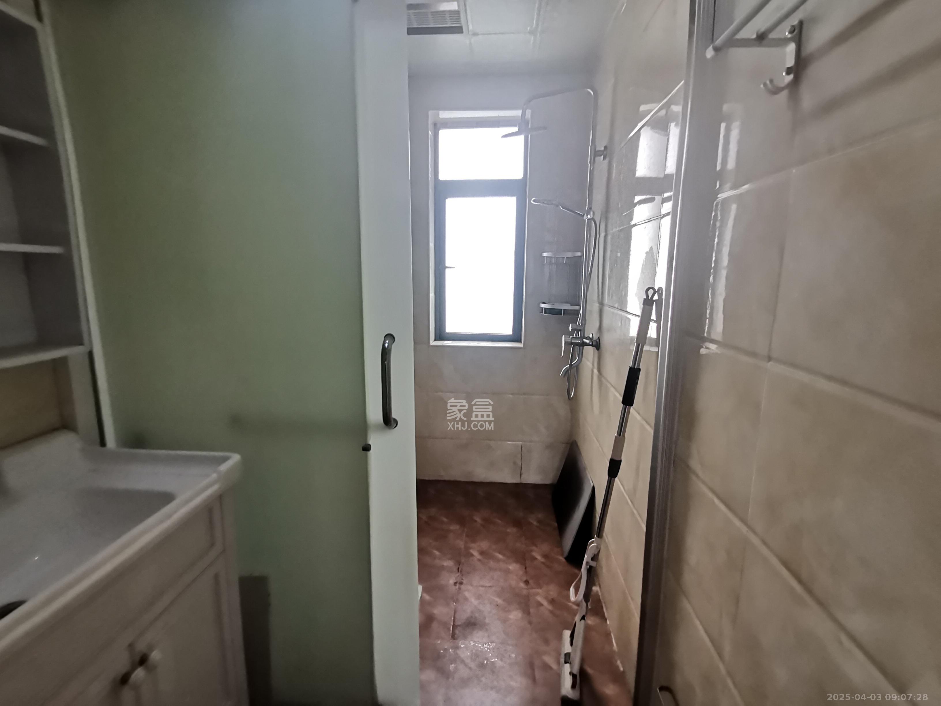 嘉宇盛世华章 3室2厅2卫 2600.0元/月 嘉宇盛世华章 3室2厅2卫 2600.0元/月室内图