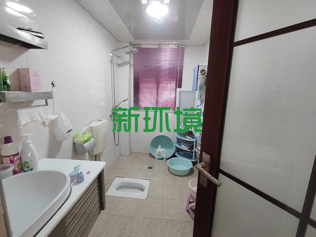 东城首座  1室0厅0卫   66.80万客厅