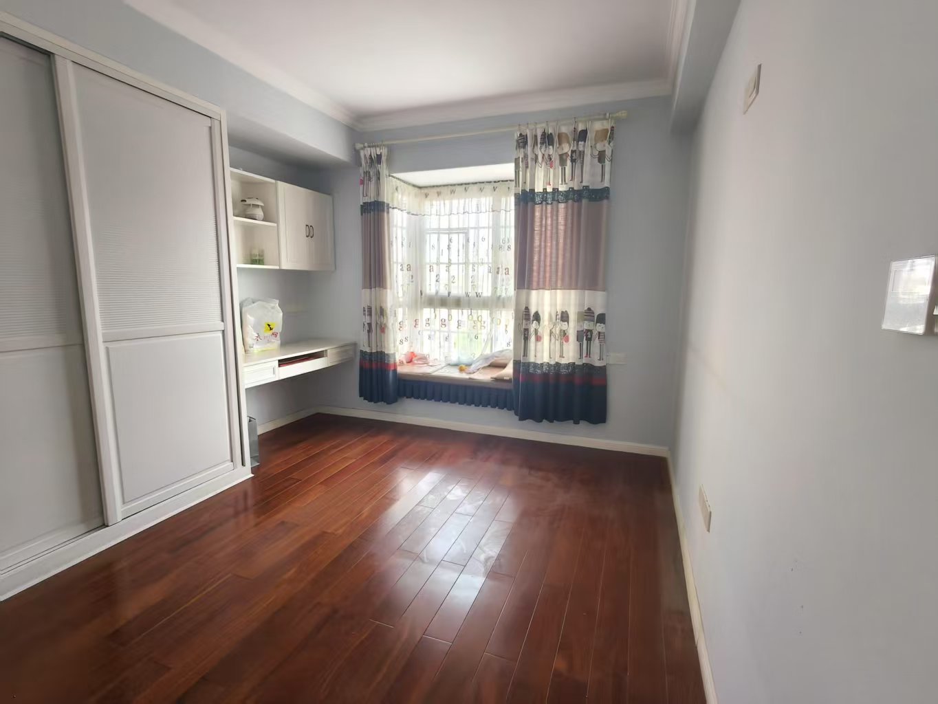 福泽大厦 4室2厅2卫 1800.0元/月 福泽大厦 4室2厅2卫 1800.0元/月室内图