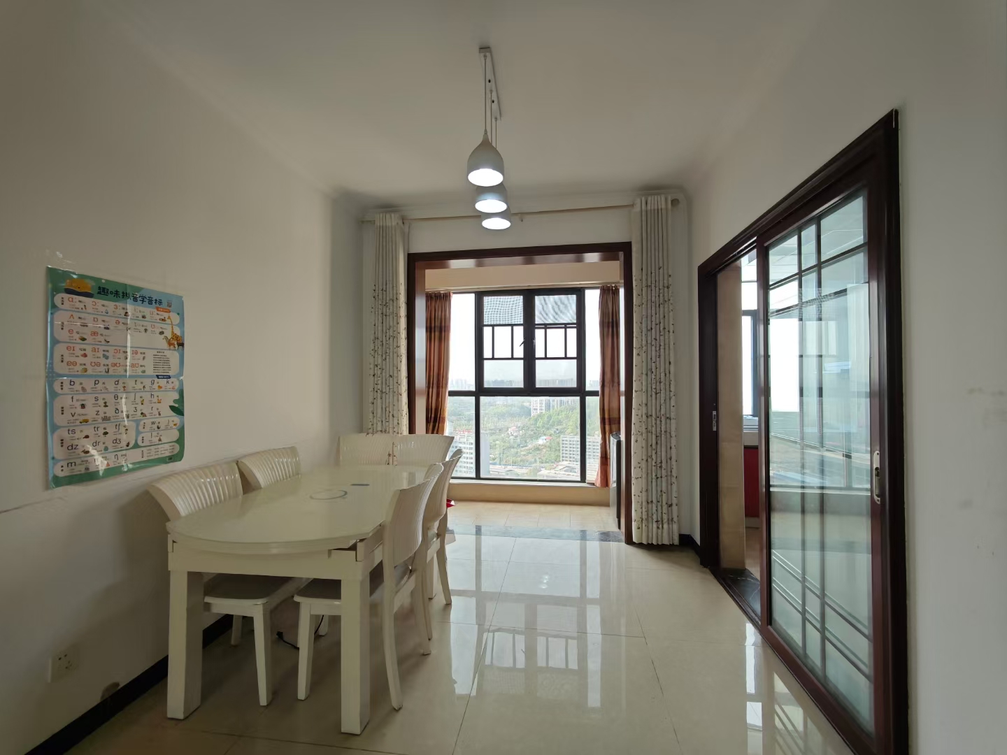 百弘学府城  3室2厅2卫    59.8万 百弘学府城  3室2厅2卫    59.8万客厅