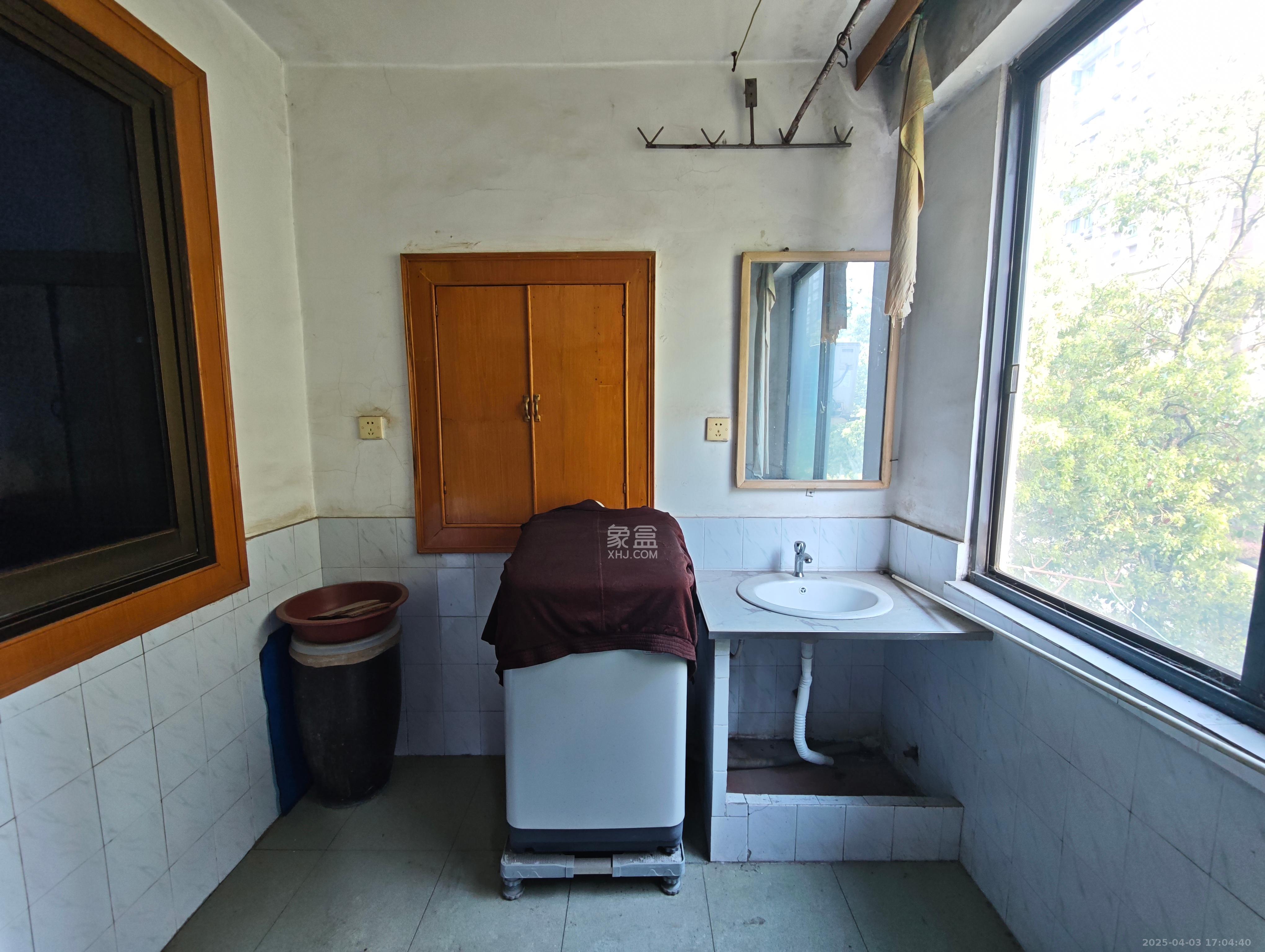 友谊路电视机厂宿舍 4室2厅1卫 1500.0元/月 友谊路电视机厂宿舍 4室2厅1卫 1500.0元/月室内图