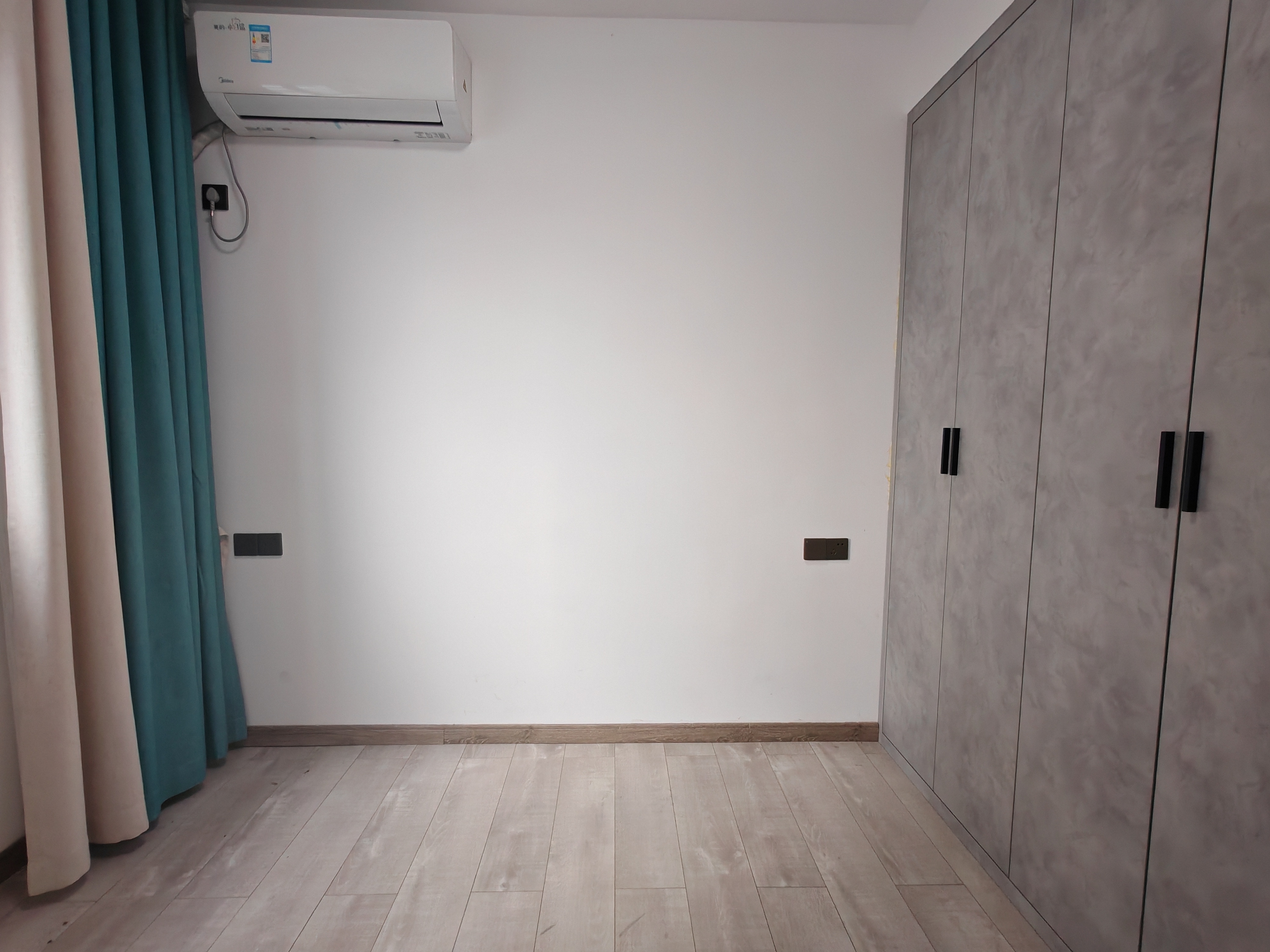 天门中央广场 3室2厅1卫 2600.0元/月 天门中央广场 3室2厅1卫 2600.0元/月室内图