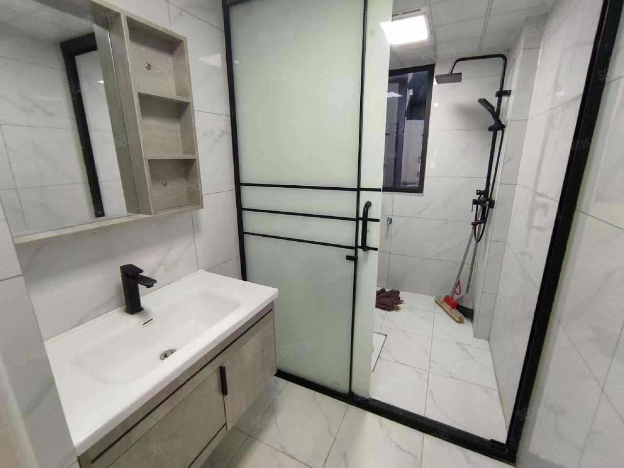 美的梧桐庄园 3室2厅2卫 2800.0元/月 美的梧桐庄园 3室2厅2卫 2800.0元/月室内图