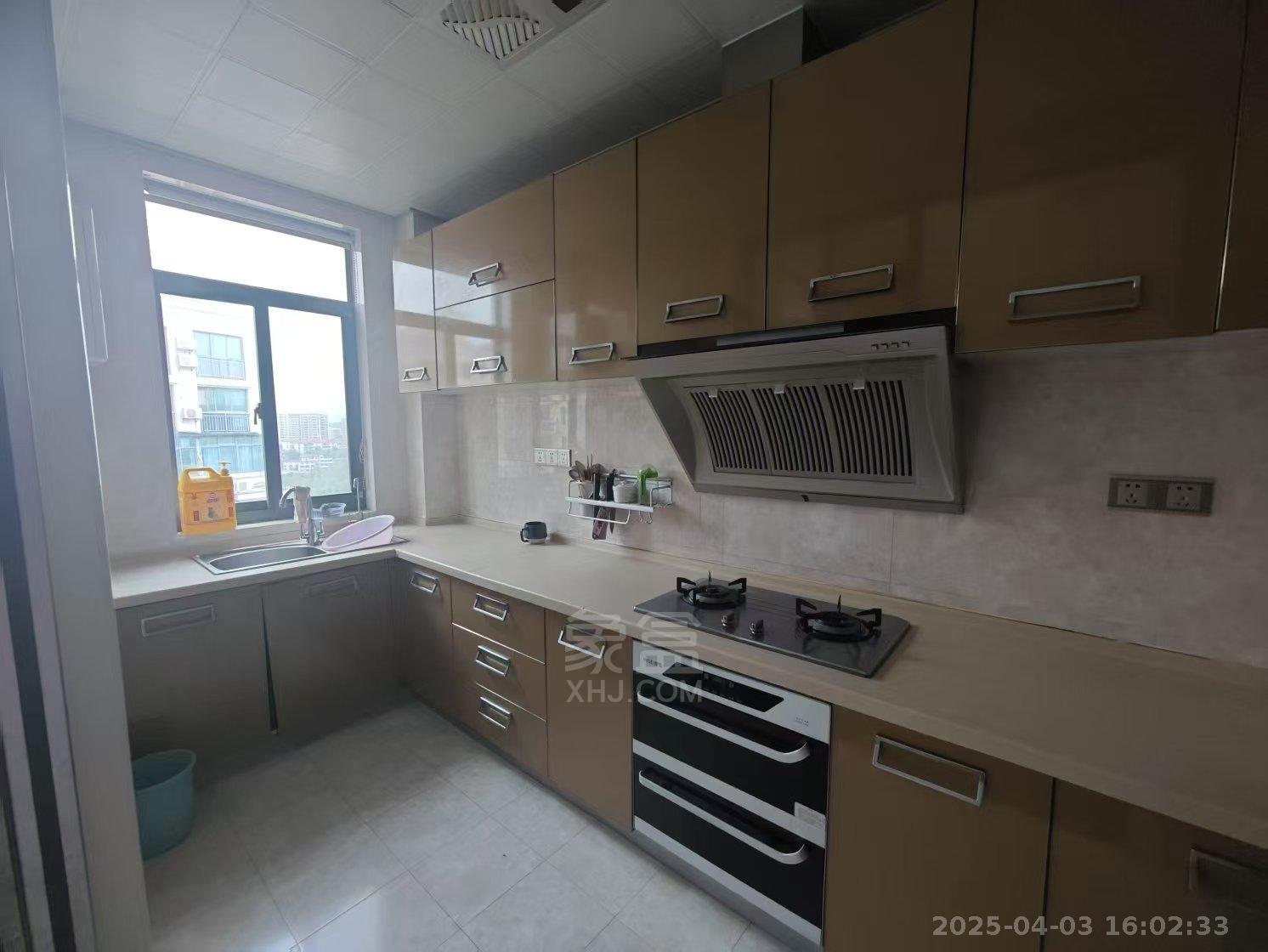 中央皇庭 2室2厅1卫 1500.0元/月 中央皇庭 2室2厅1卫 1500.0元/月室内图