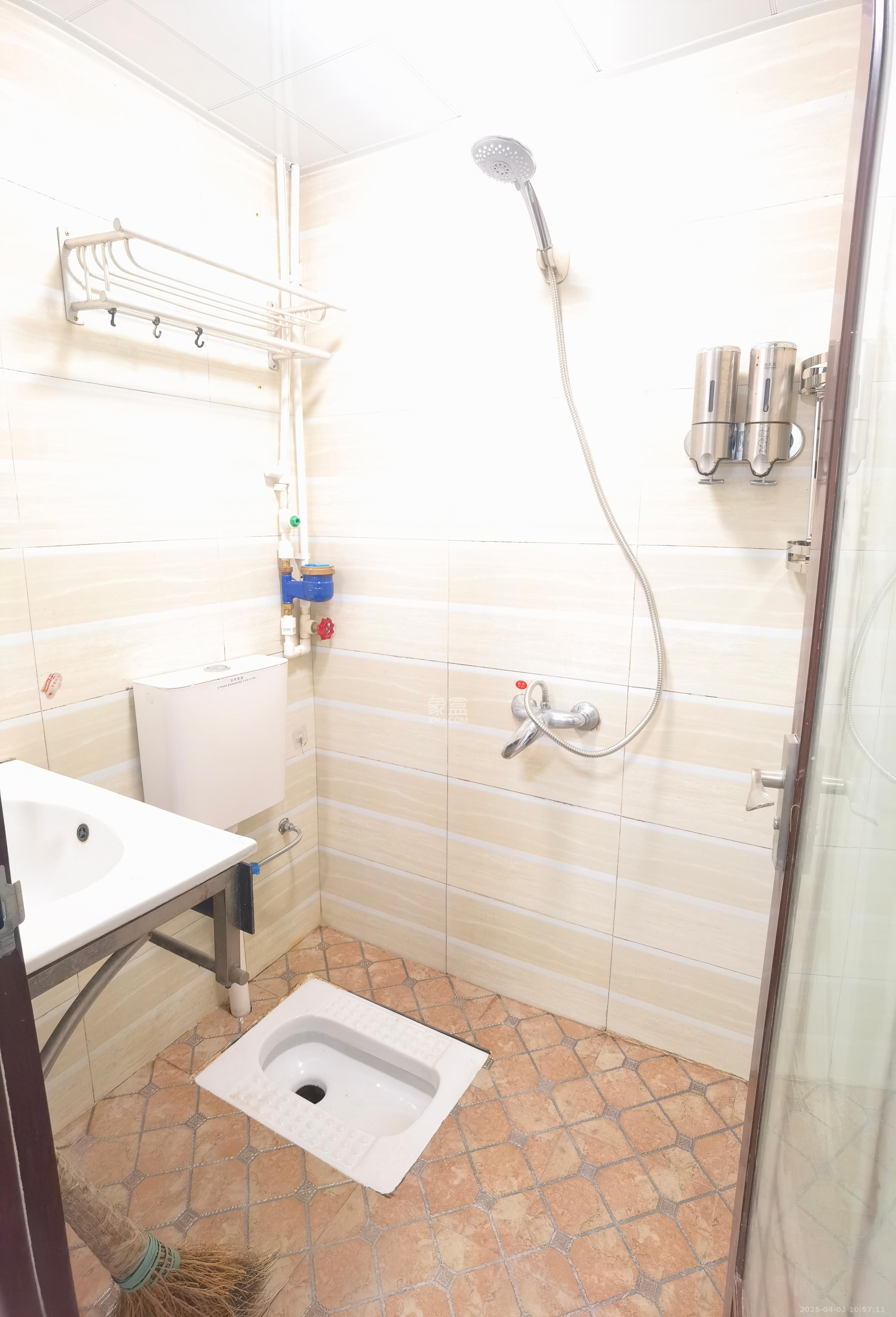 岳北社区  1室1厅1卫    1400.0元/月室内图