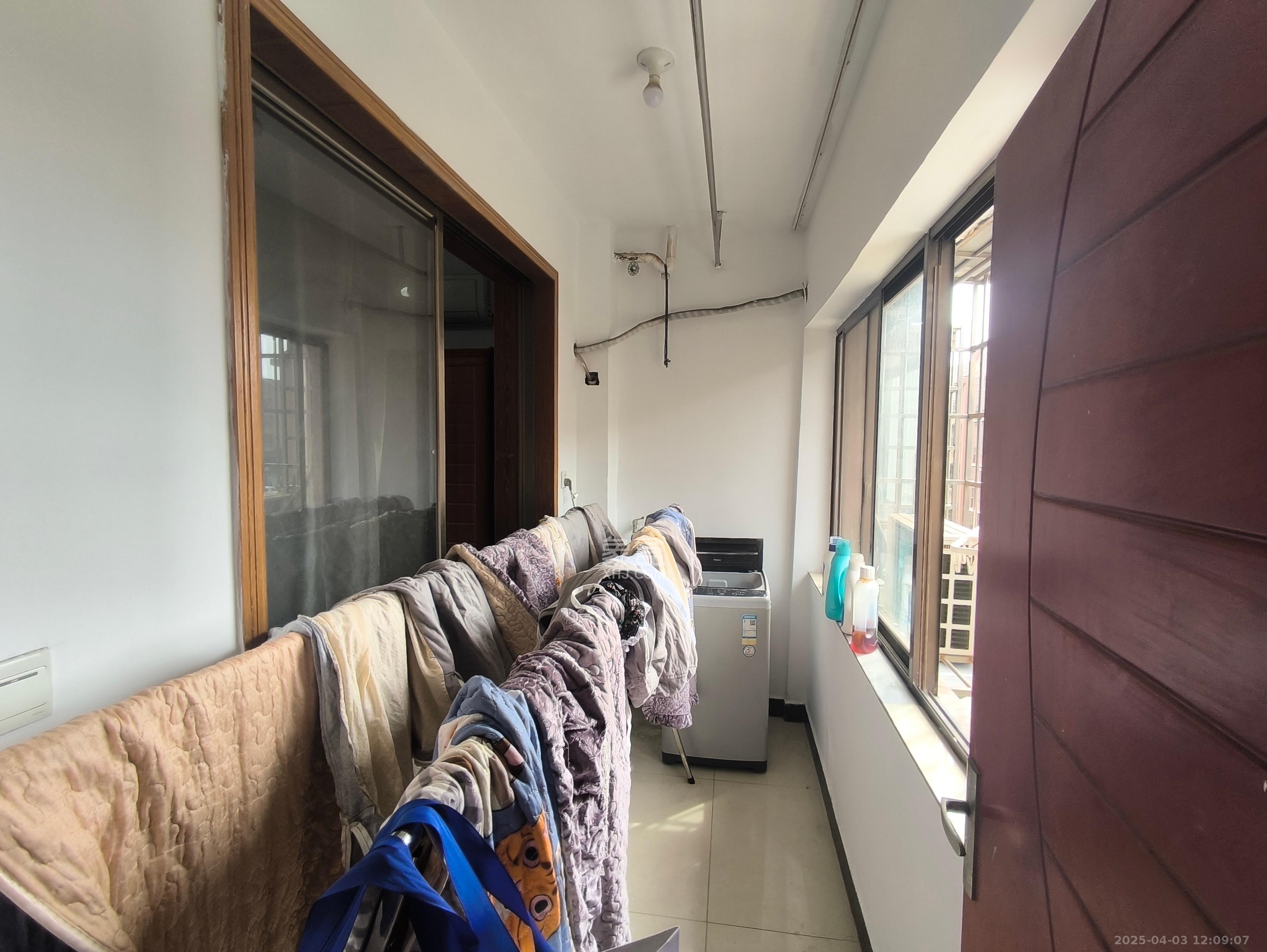 新路小区 1室0厅0卫 1800.0元/月 新路小区 1室0厅0卫 1800.0元/月室内图