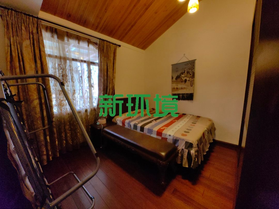 华都山庄  6室2厅2卫   320.00万客厅