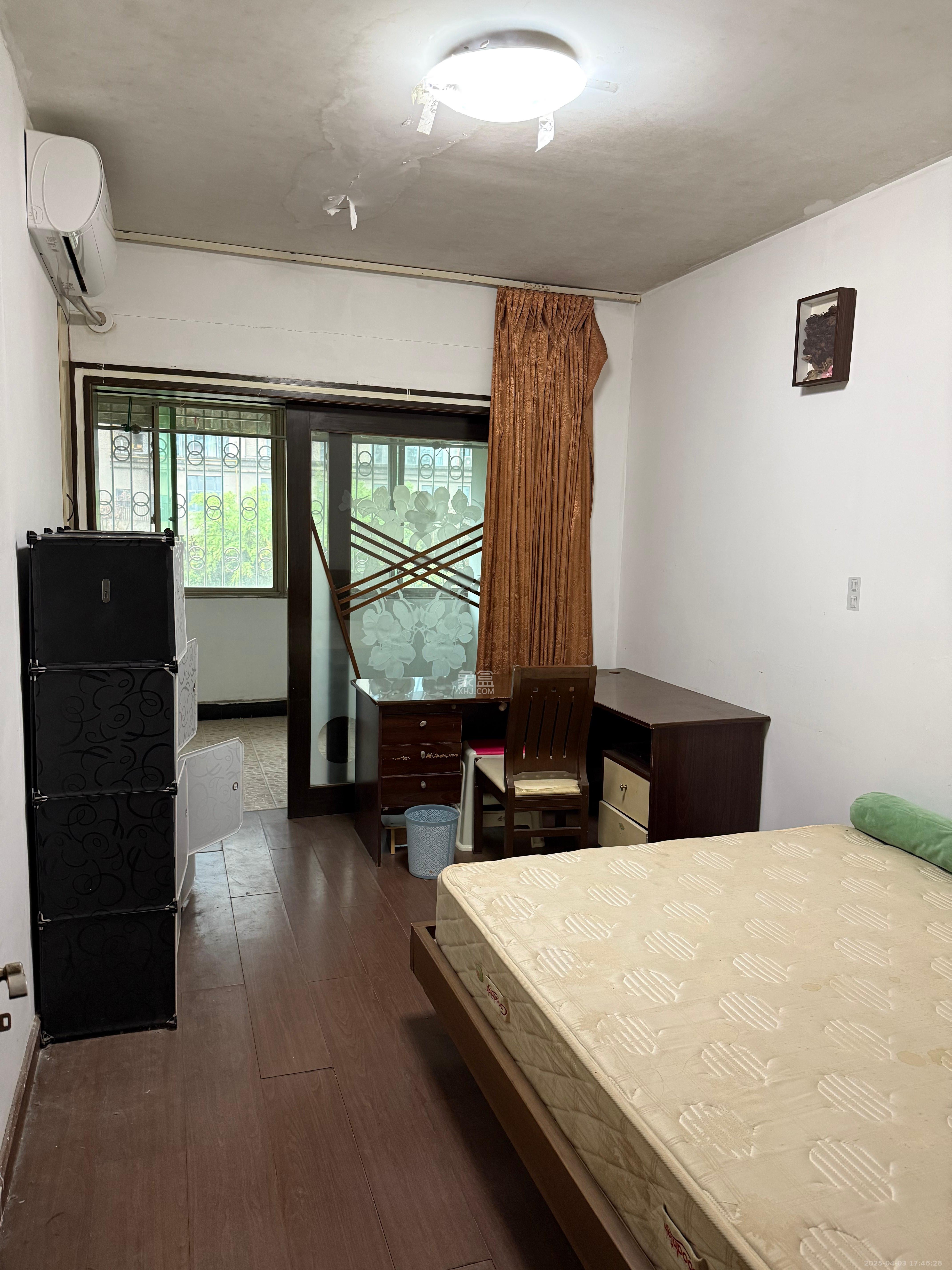 新华园  1室2厅1卫   2200.00元/月室内图