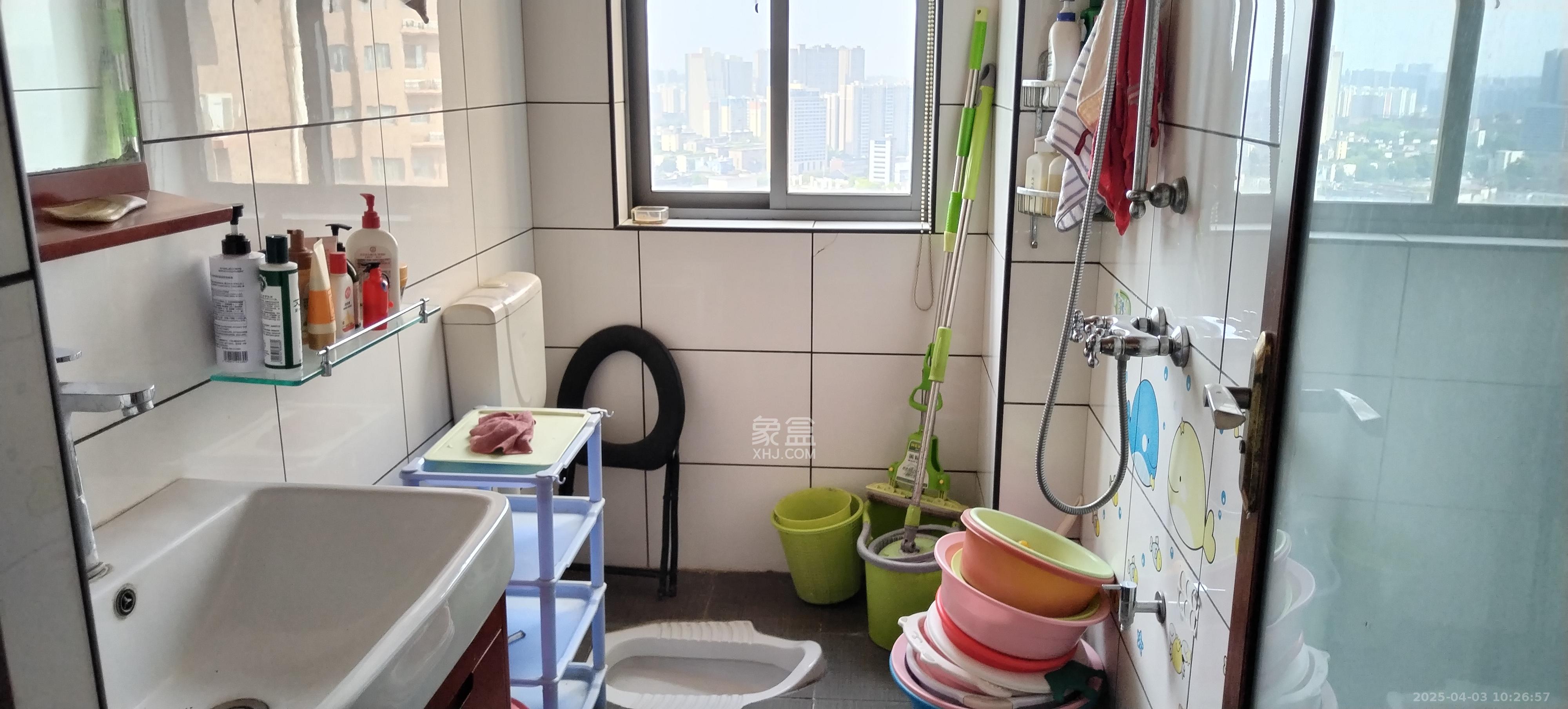 上海城小区  3室2厅1卫   2000.00元/月室内图
