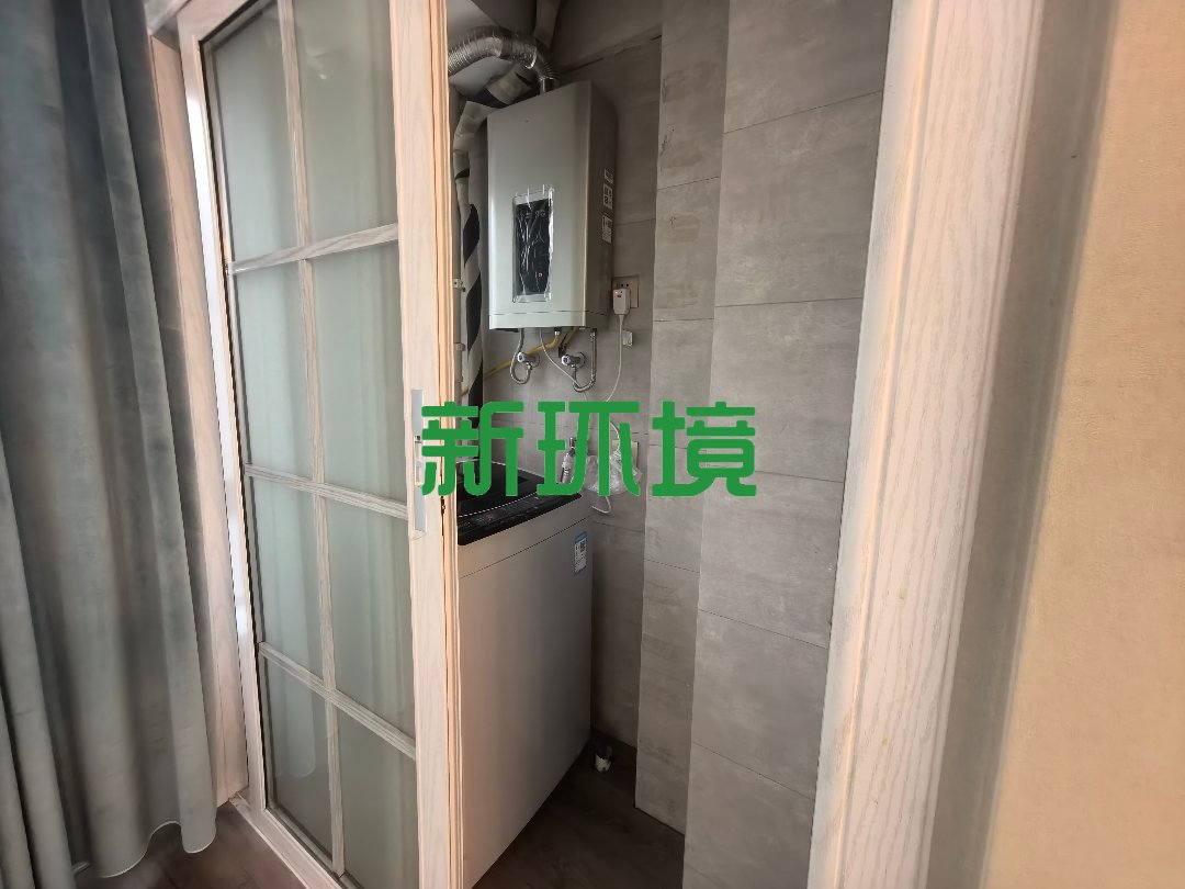东方曼哈顿  1室1厅1卫   32.80万客厅