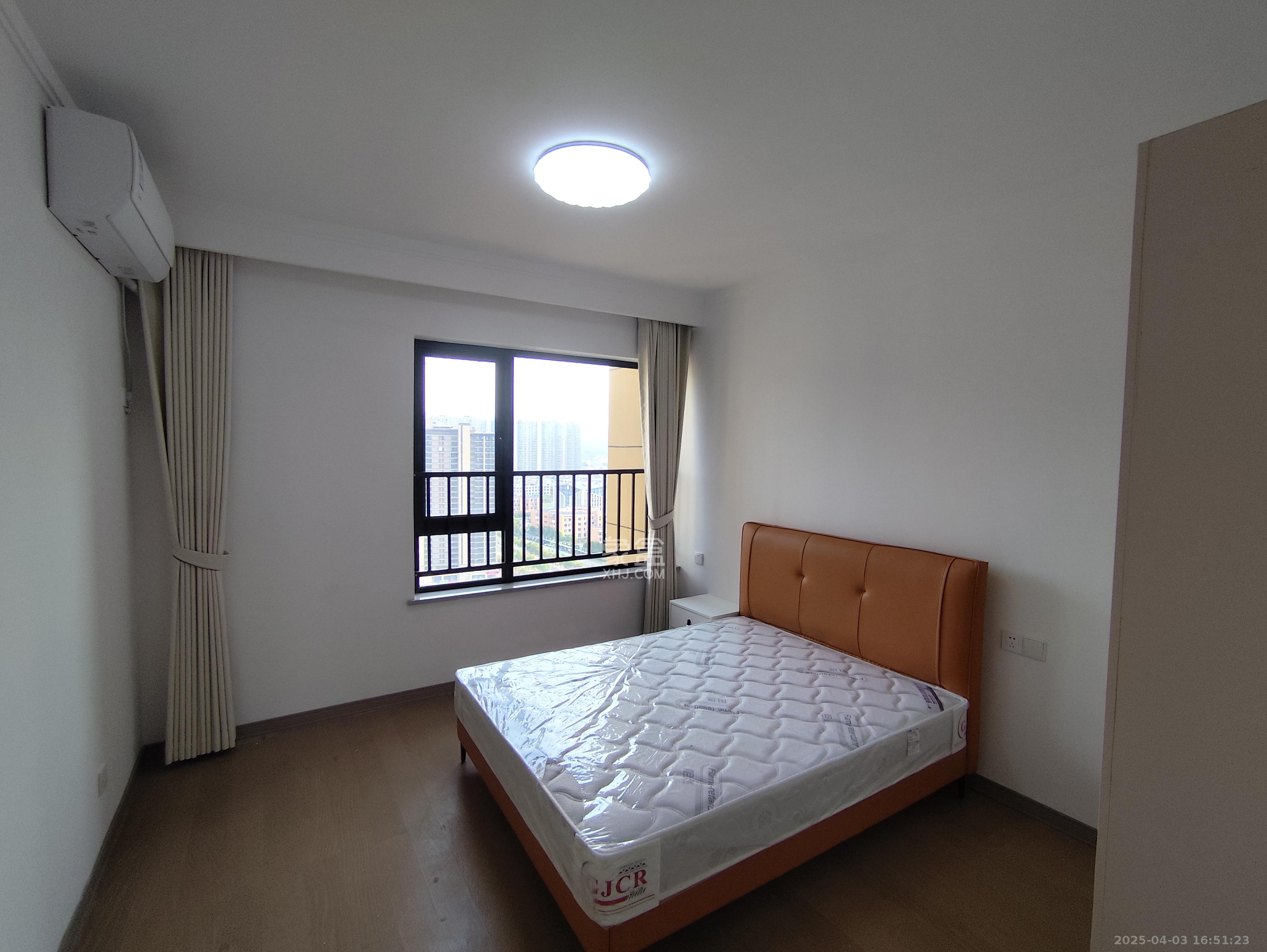 春晖花园  4室2厅2卫   2800.00元/月室内图