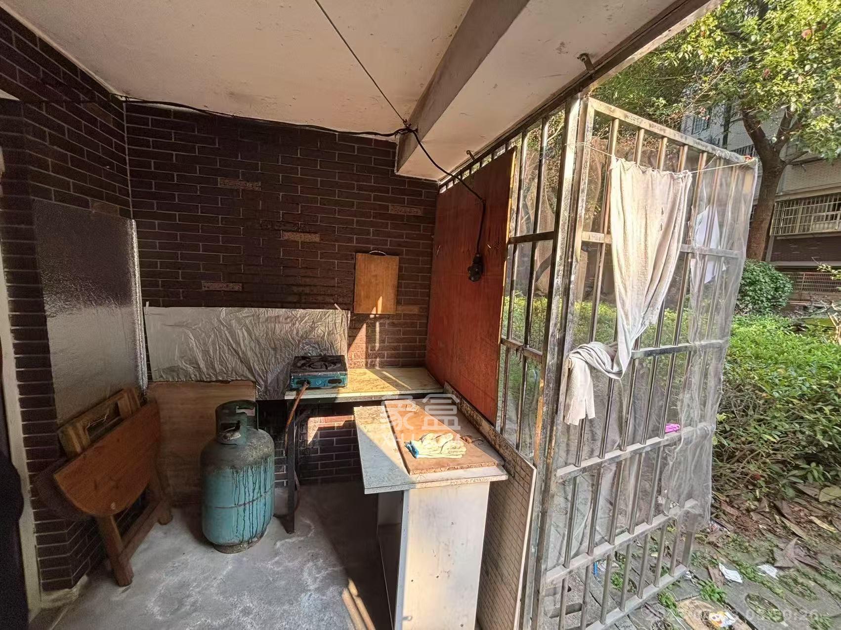 鄱阳小区 1室1厅1卫 700.0元/月 鄱阳小区 1室1厅1卫 700.0元/月室内图