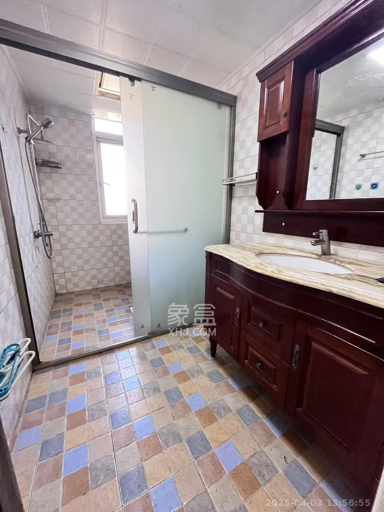 荷韵园 3室2厅1卫 2200.0元/月 荷韵园 3室2厅1卫 2200.0元/月室内图