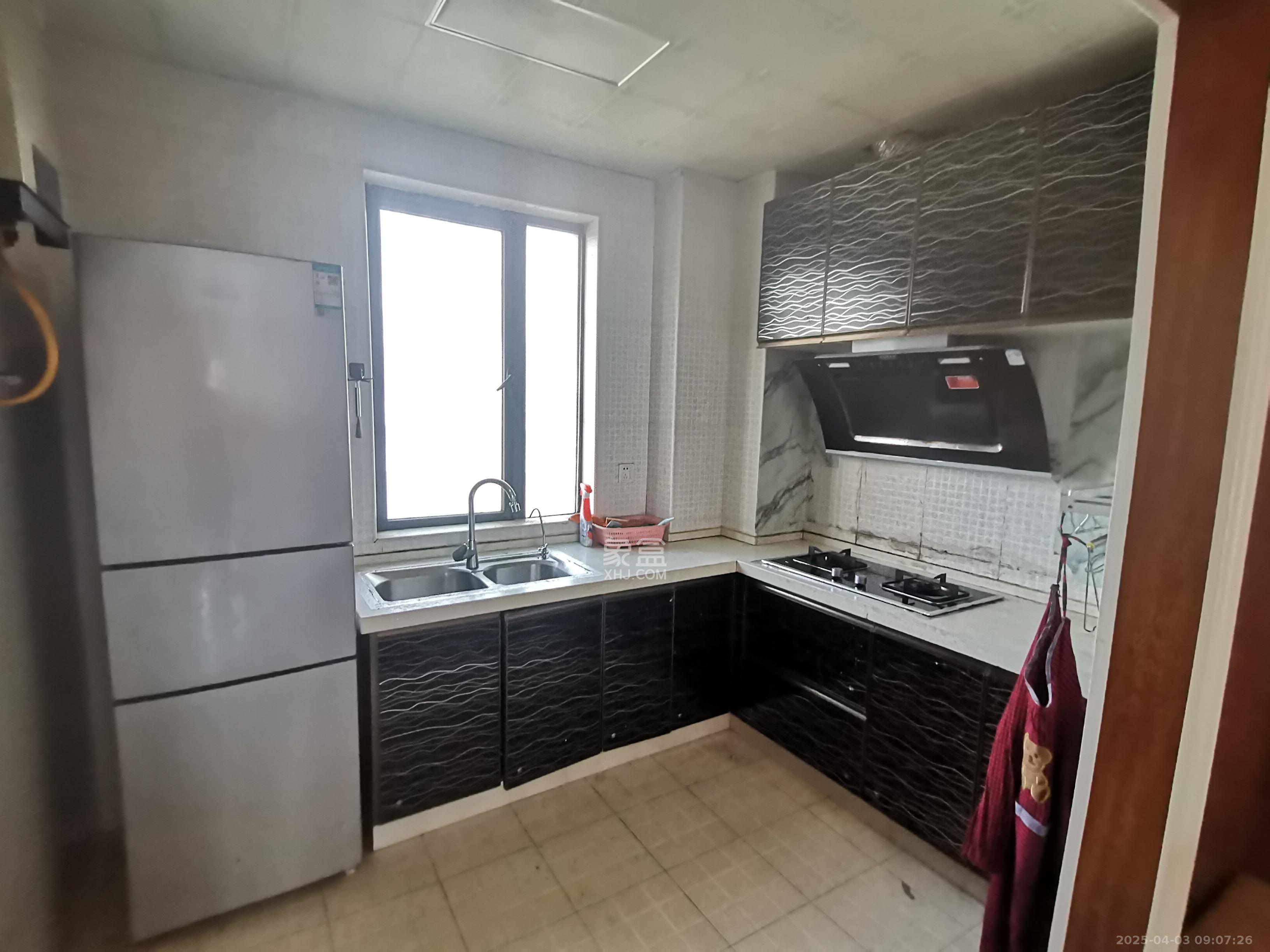 嘉宇盛世华章 3室2厅2卫 2600.0元/月 嘉宇盛世华章 3室2厅2卫 2600.0元/月室内图