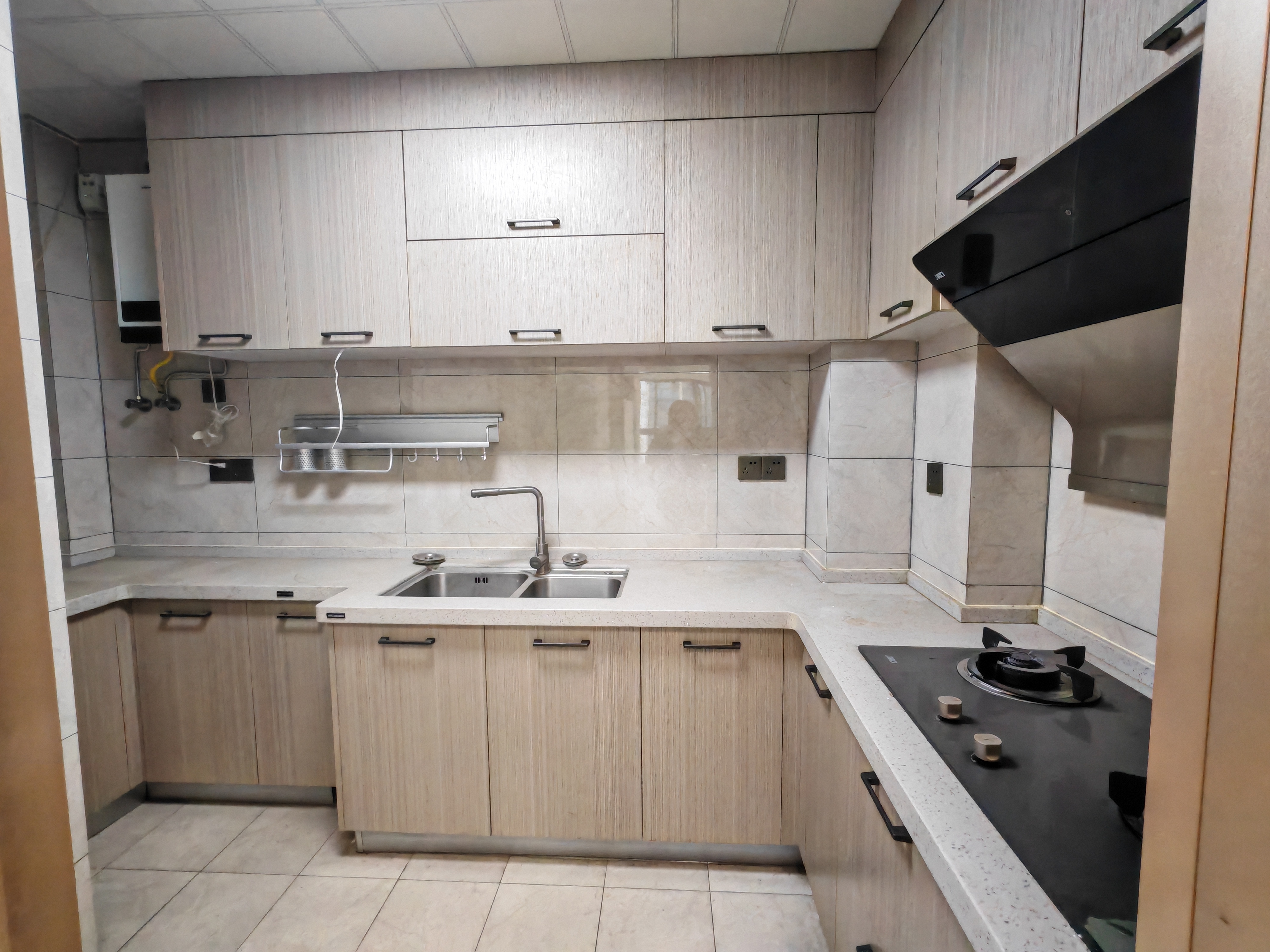 天门中央广场 3室2厅1卫 2600.0元/月 天门中央广场 3室2厅1卫 2600.0元/月室内图