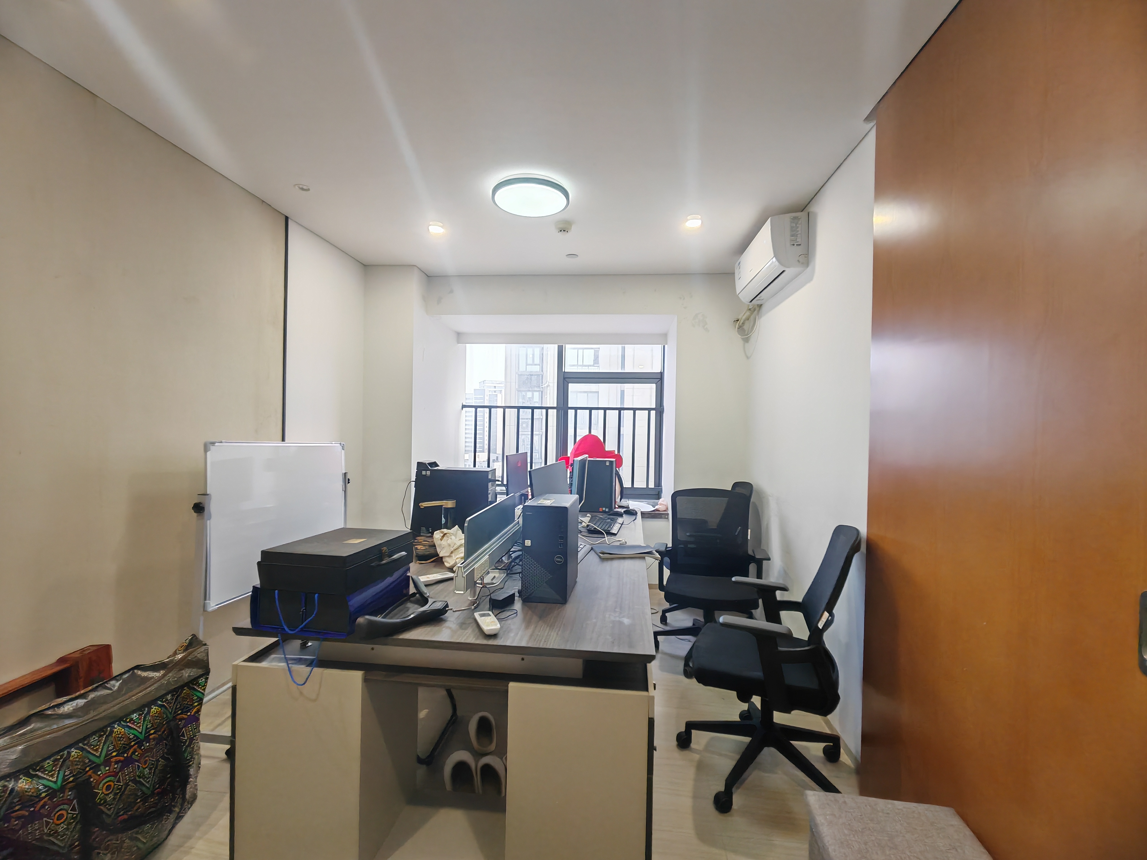 海航豪庭南苑 1室1厅1卫 120.0万 海航豪庭南苑 1室1厅1卫 120.0万客厅