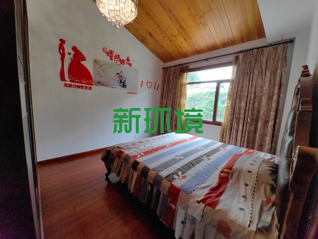 华都山庄  6室2厅2卫   320.00万客厅