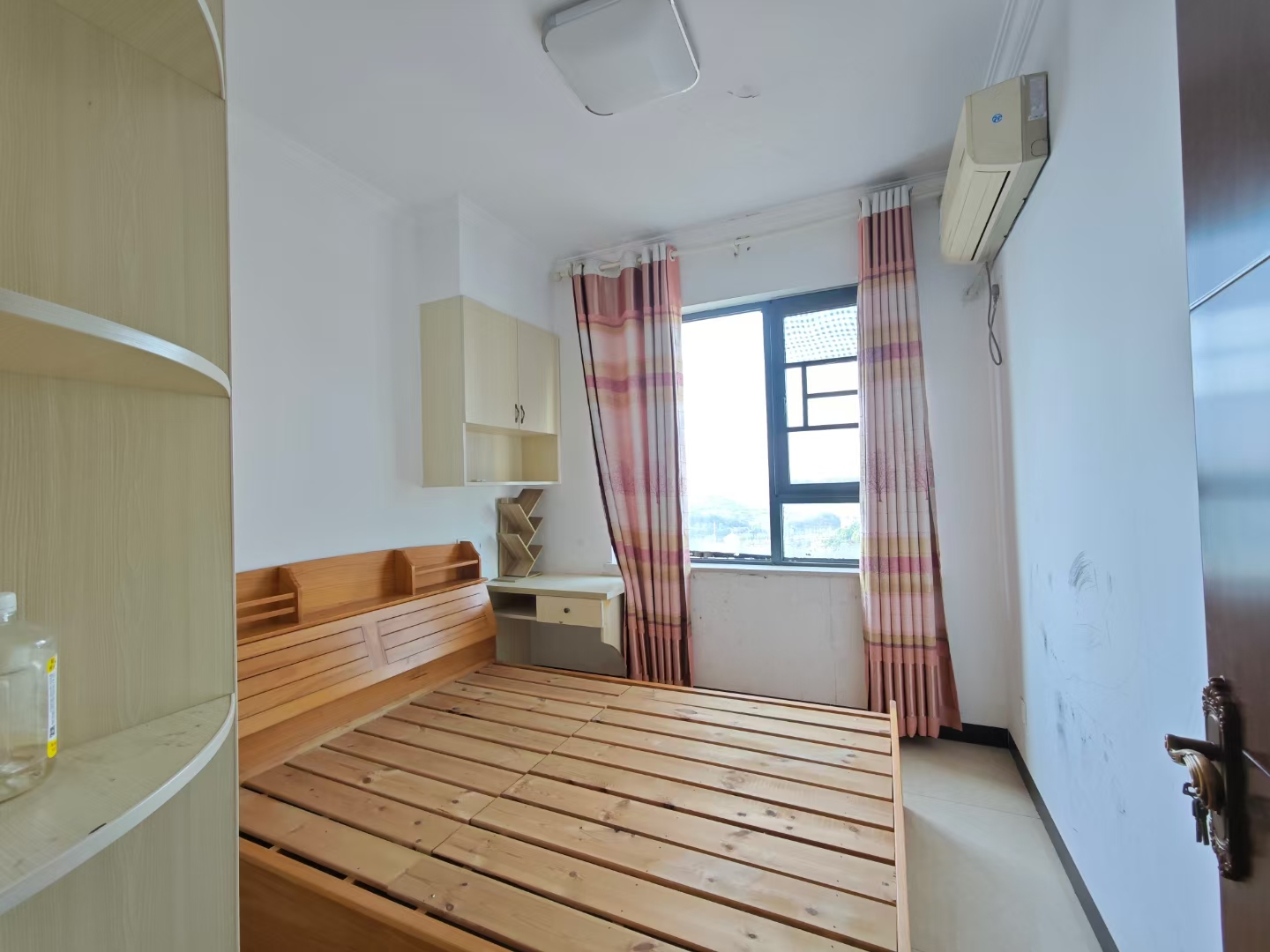 百弘学府城  3室2厅2卫    59.8万 百弘学府城  3室2厅2卫    59.8万客厅