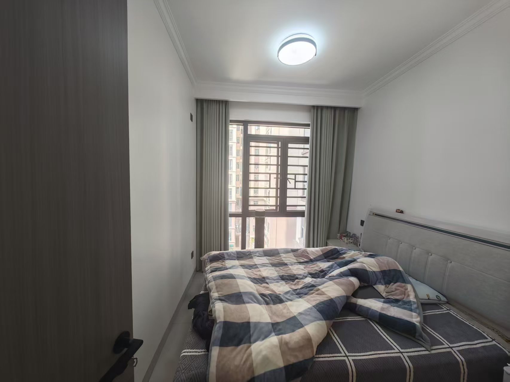 翔宇尚书苑 5室2厅2卫 93.8万 翔宇尚书苑 5室2厅2卫 93.8万客厅