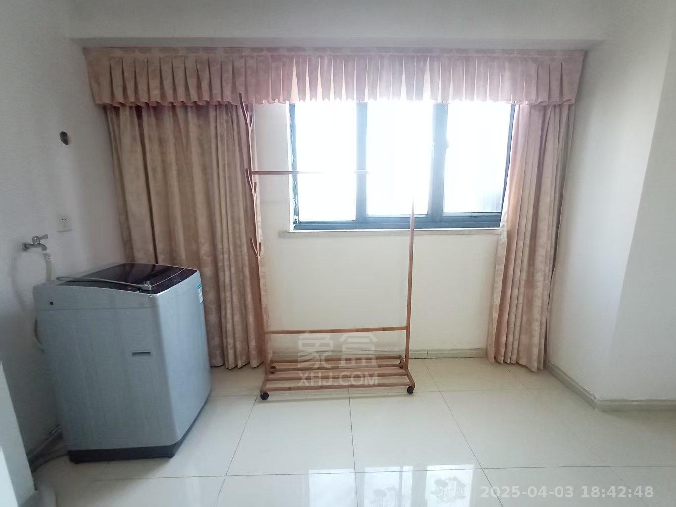 山水国际  1室1厅1卫    1200.0元/月 山水国际  1室1厅1卫    1200.0元/月室内图