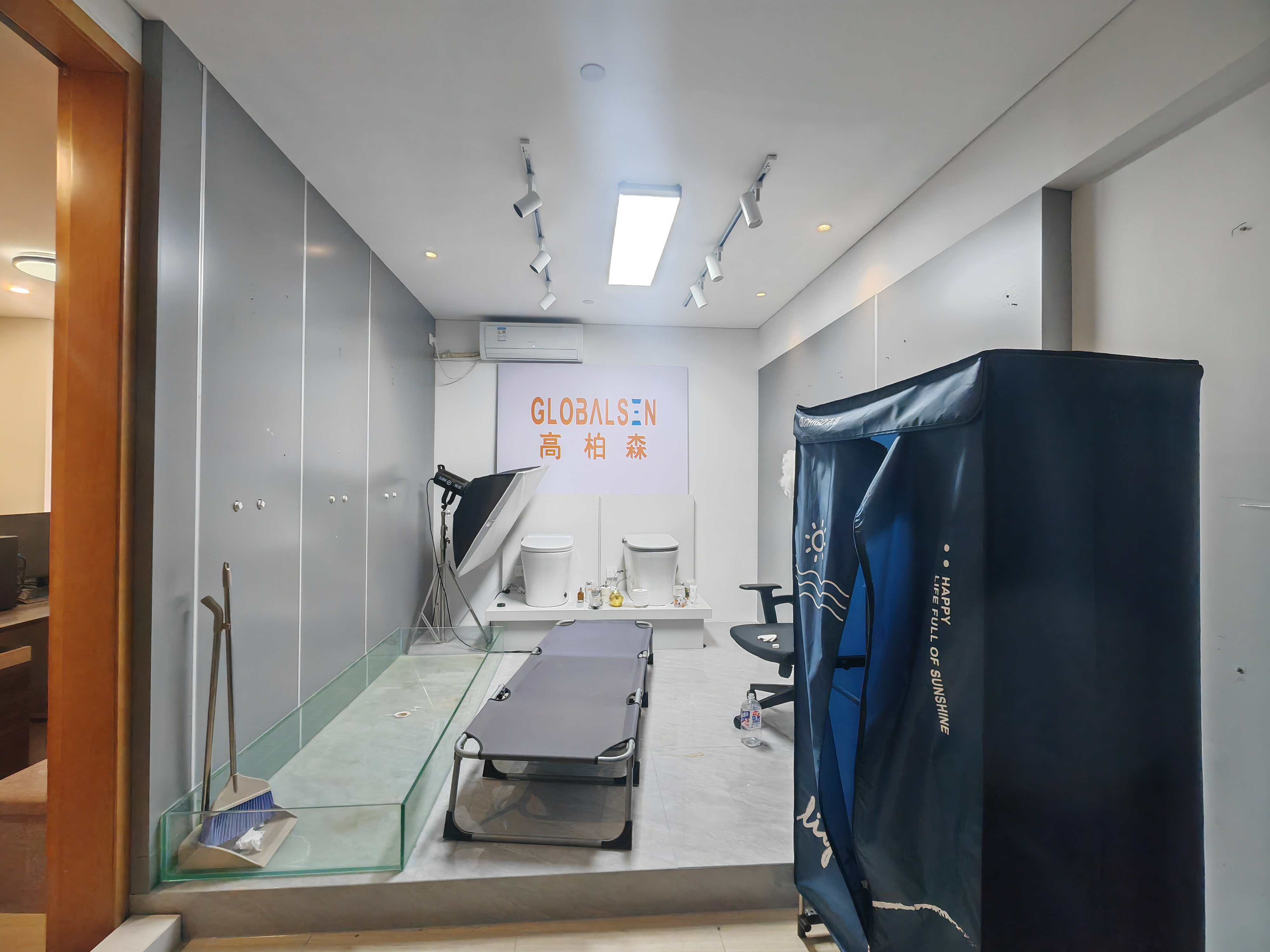 海航豪庭南苑 1室1厅1卫 120.0万 海航豪庭南苑 1室1厅1卫 120.0万客厅