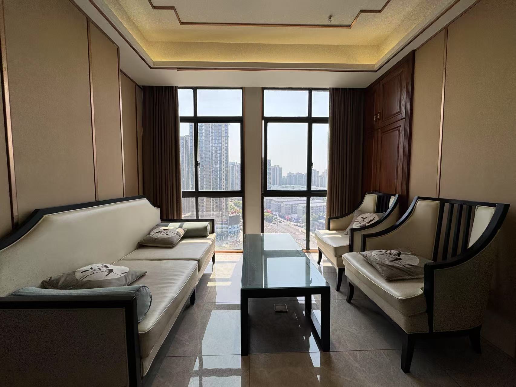 融冠亲城50写字楼 4室1厅0卫 8500.0元/月 融冠亲城50写字楼 4室1厅0卫 8500.0元/月室内图